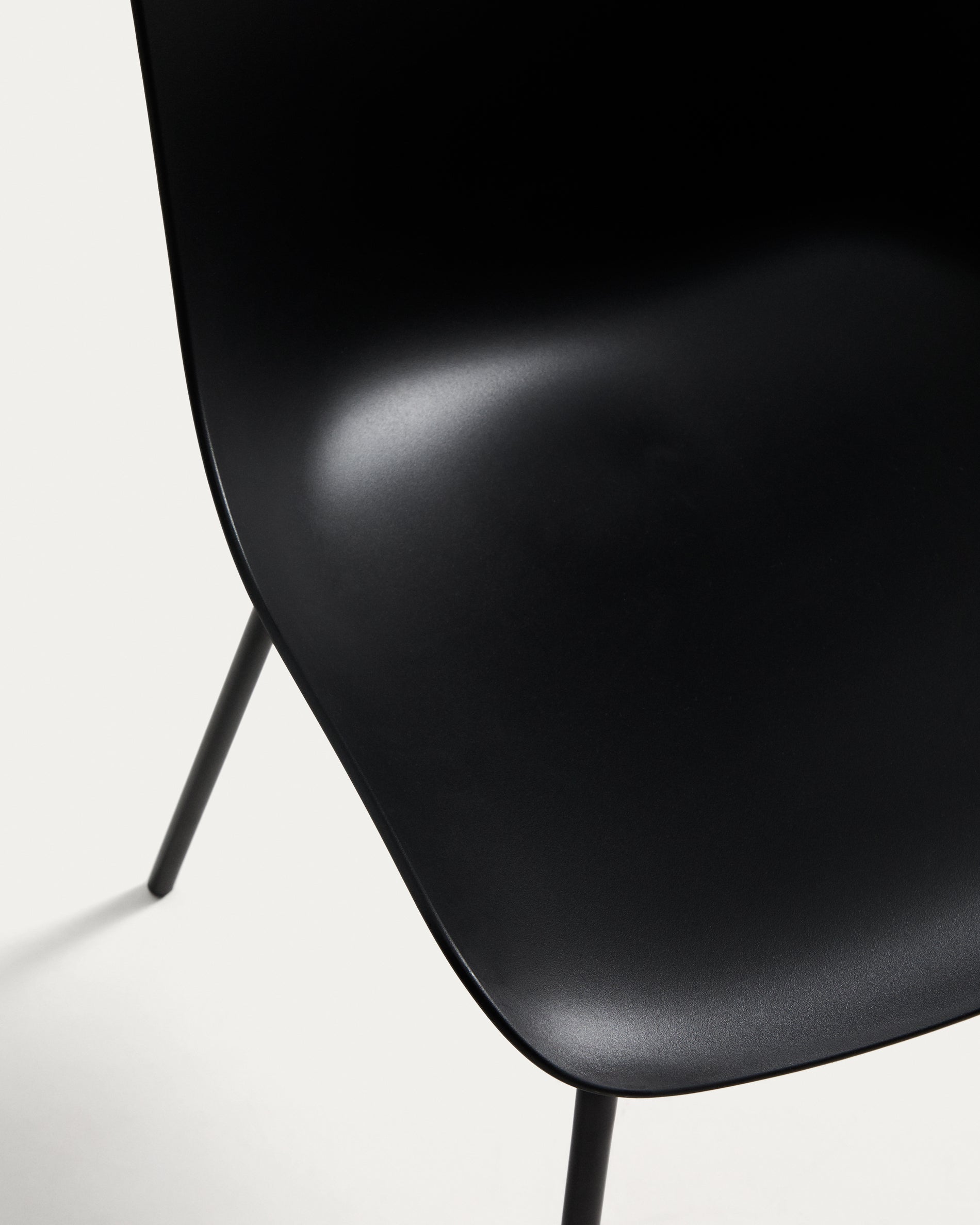 Altea black chair with black-finished steel legs - Detail