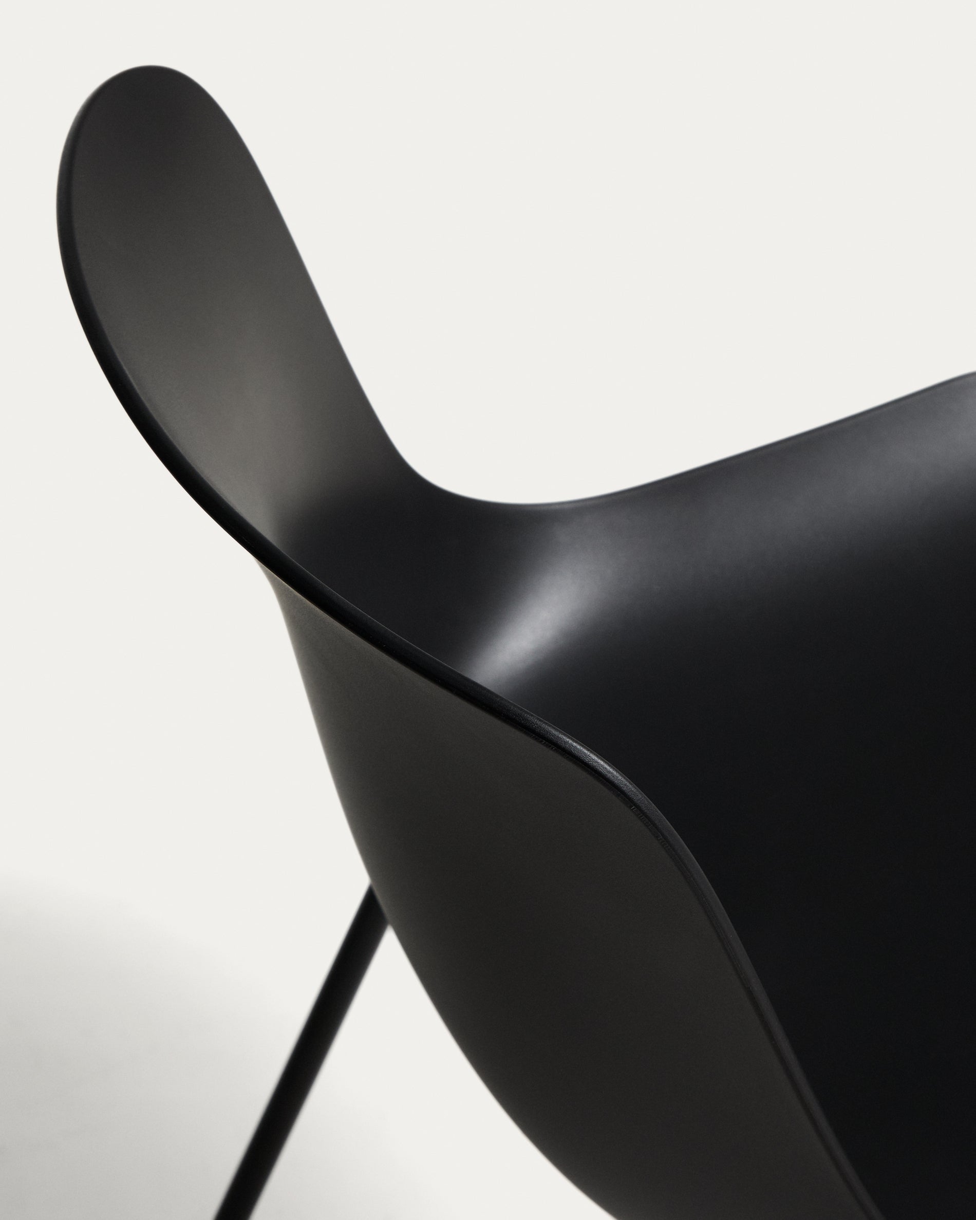 Altea black chair with black-finished steel legs - Detail