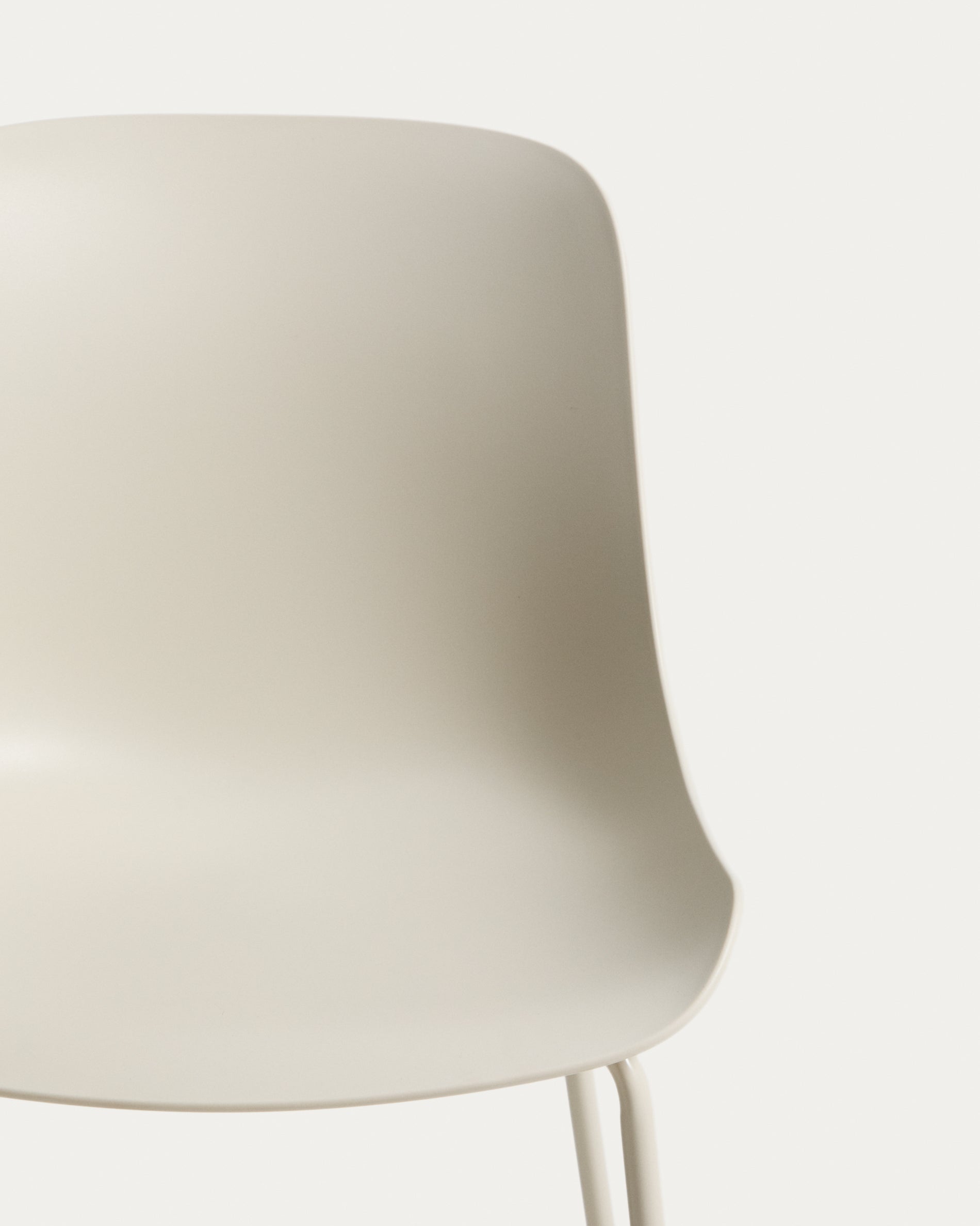 Altea beige chair with beige-finished steel legs - Detail