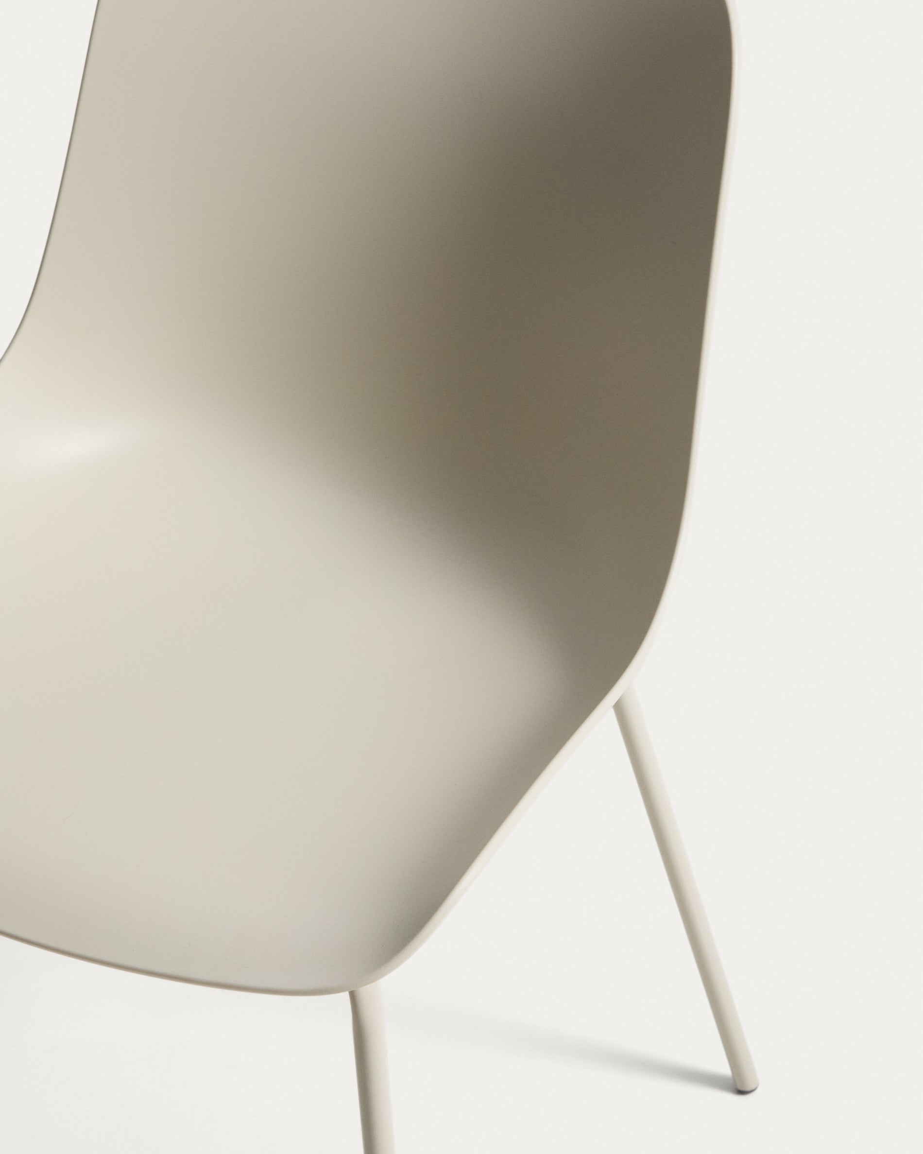 Altea beige chair with beige-finished steel legs - Detail