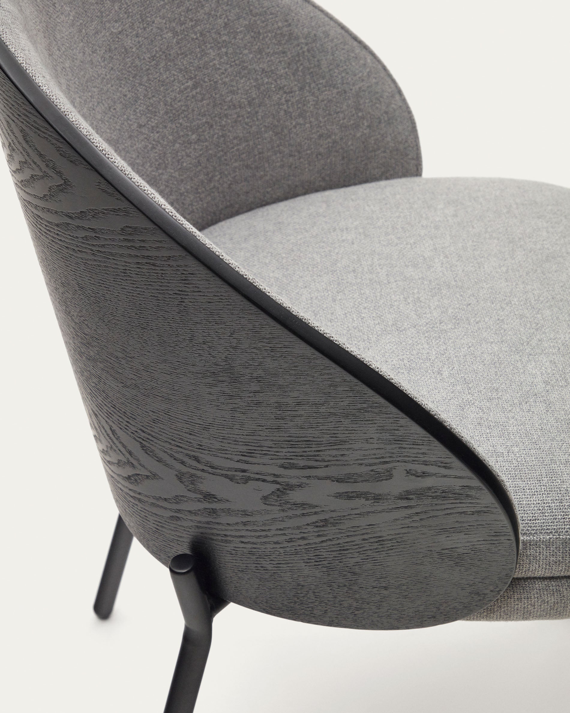 Eamy chair light grey chenilla and ash wood veneer with a black finish and black metal - Detail