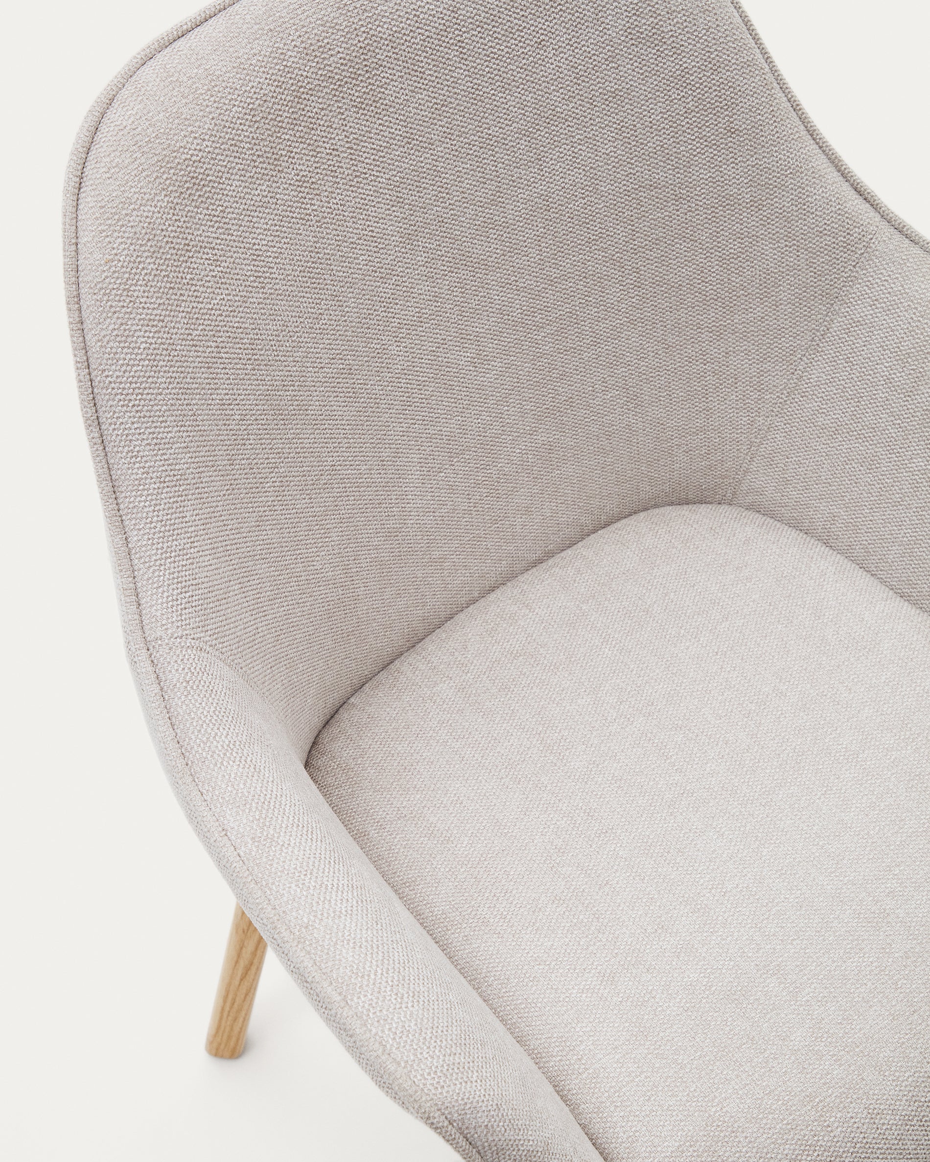 Aleli beige chenille chair with solid ash wood legs and natural finish - Detail