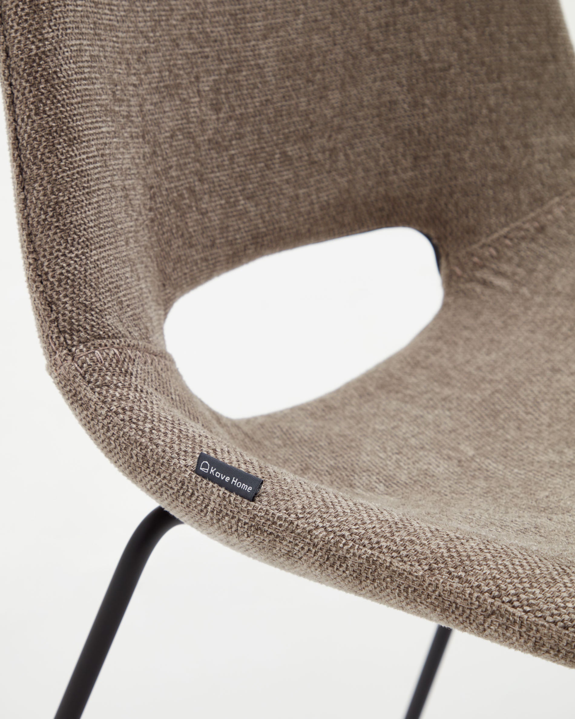 Zahara chair in brown with steel legs in a black finish - Detail