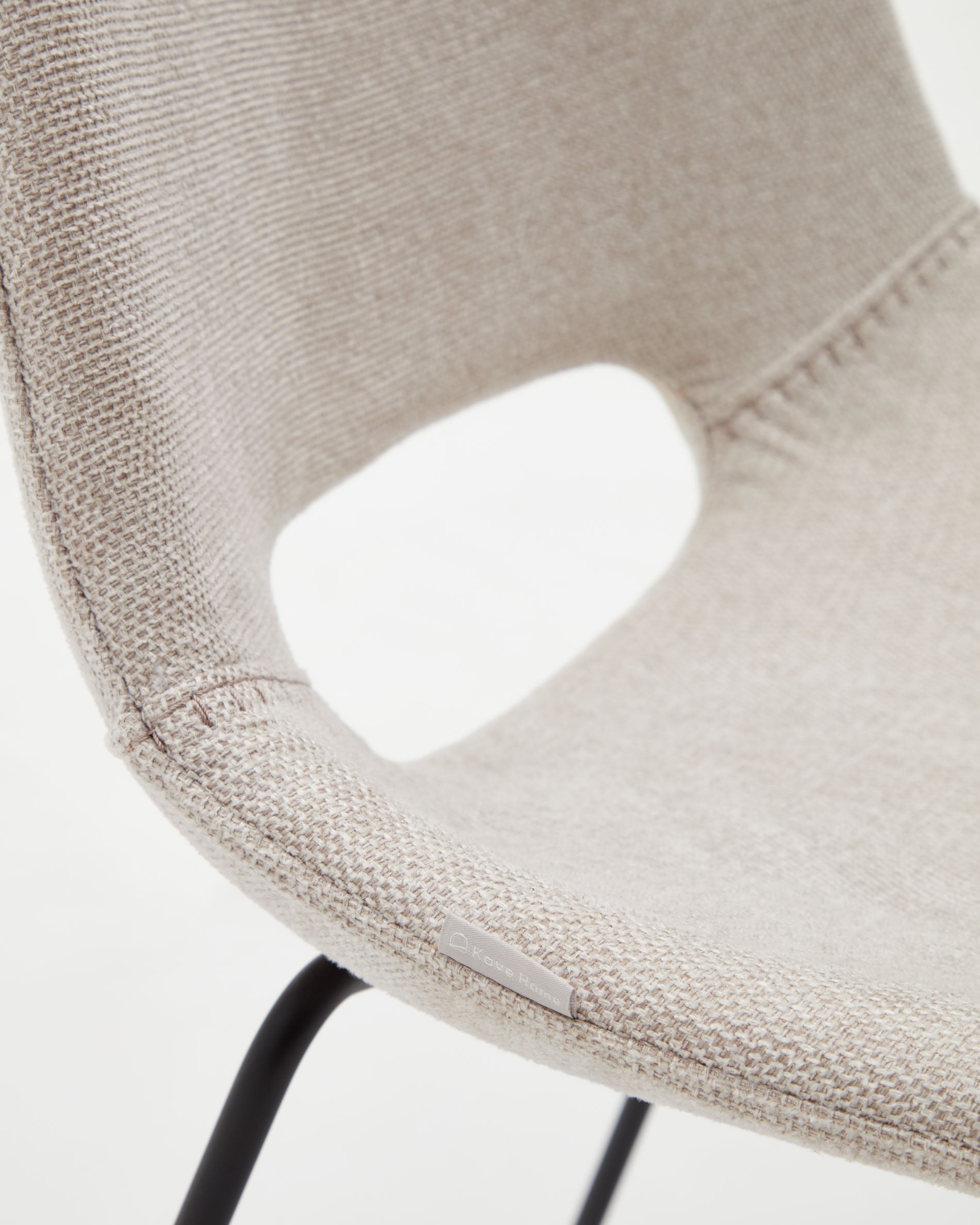 Zahara chair in beige with steel legs in a black finish - Detail