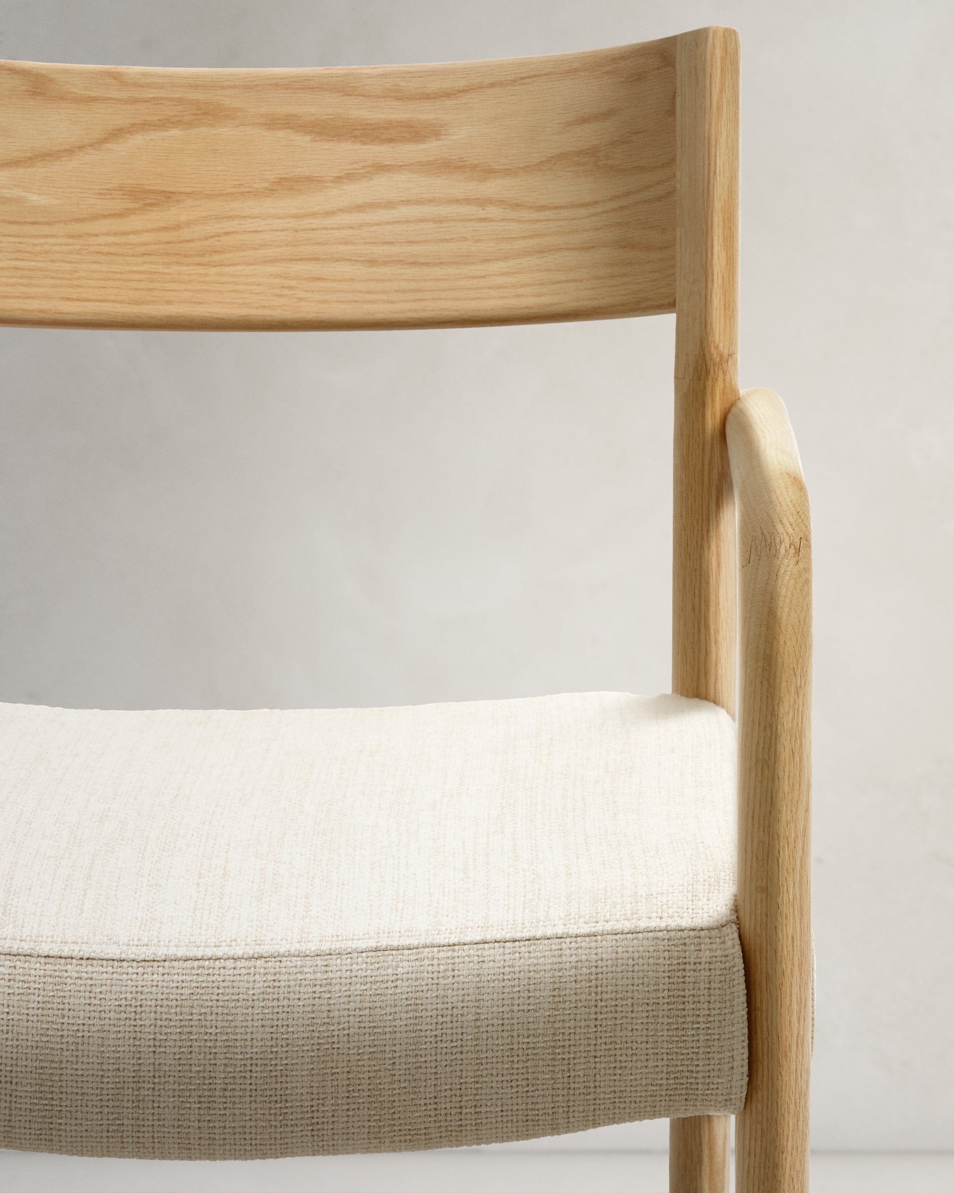 Falconera chair with a removable cover in solid oak wood with natural finish FSC Mix Credit - Detail