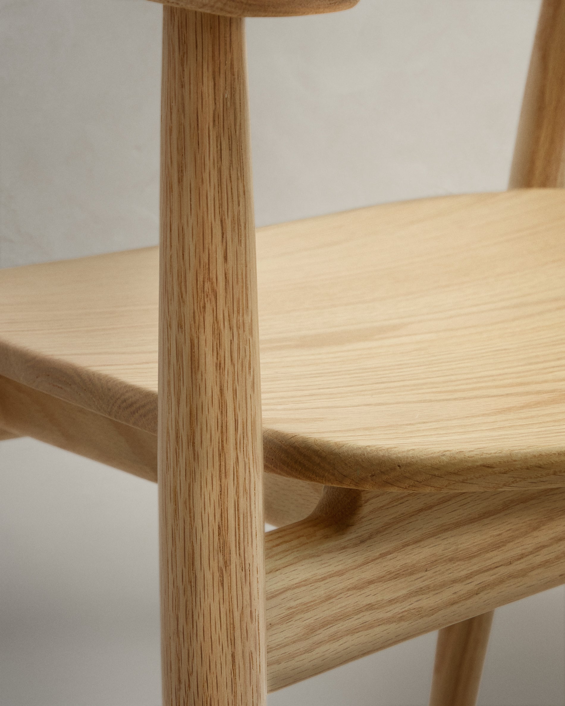 Fondes chair in solid oak wood with natural finish FSC Mix Credit - Detail