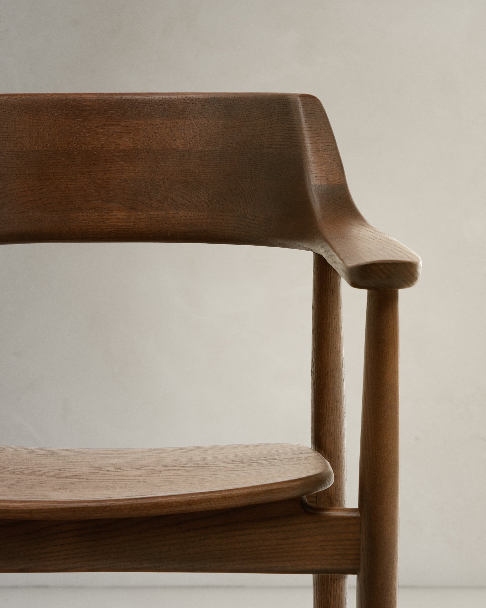 Fondes chair in solid oak wood with walnut finish FSC Mix Credit - Detail