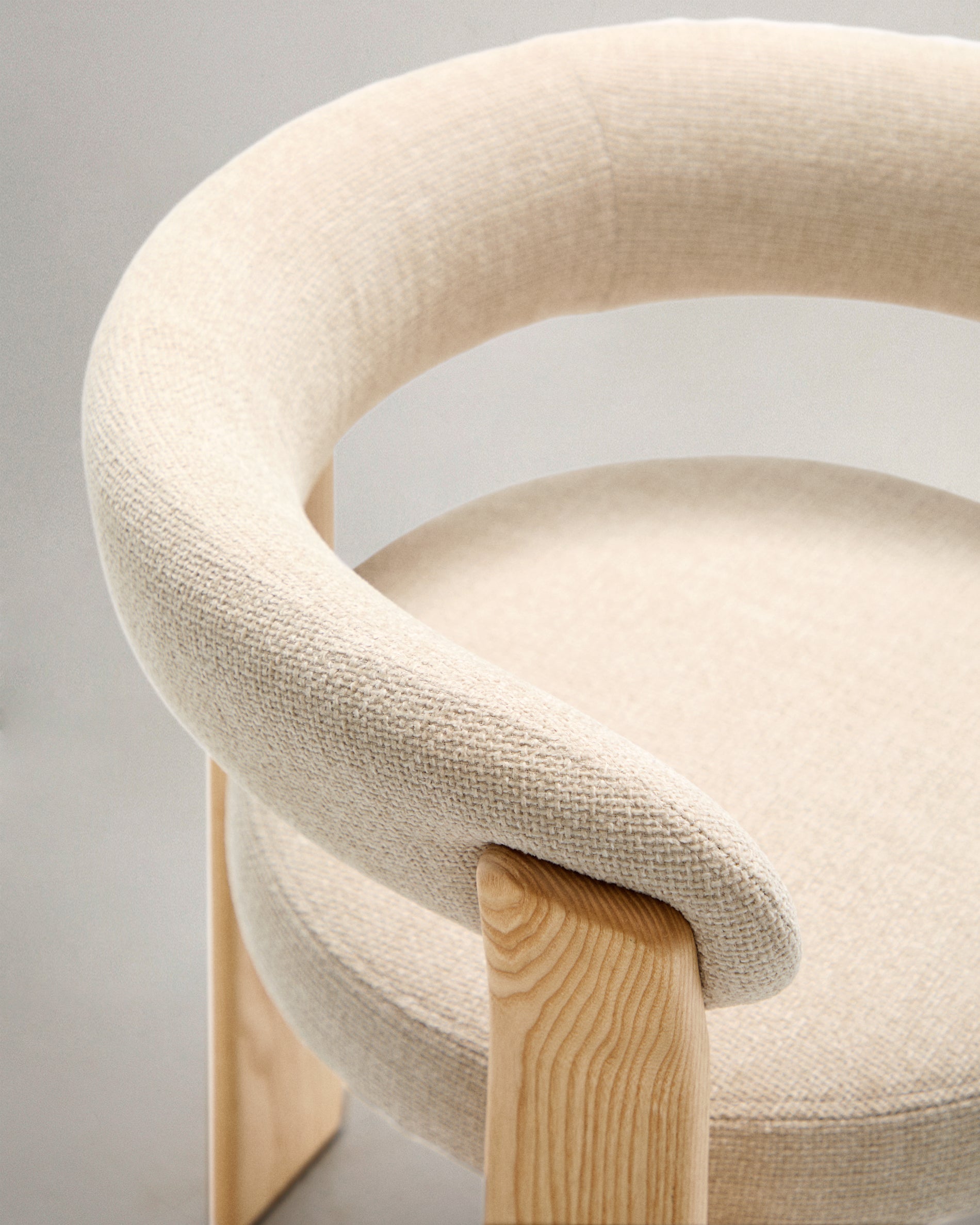 Granite 3-legged chair in beige chenille and solid ash wood in a natural tone finish FSC 100% - Detail