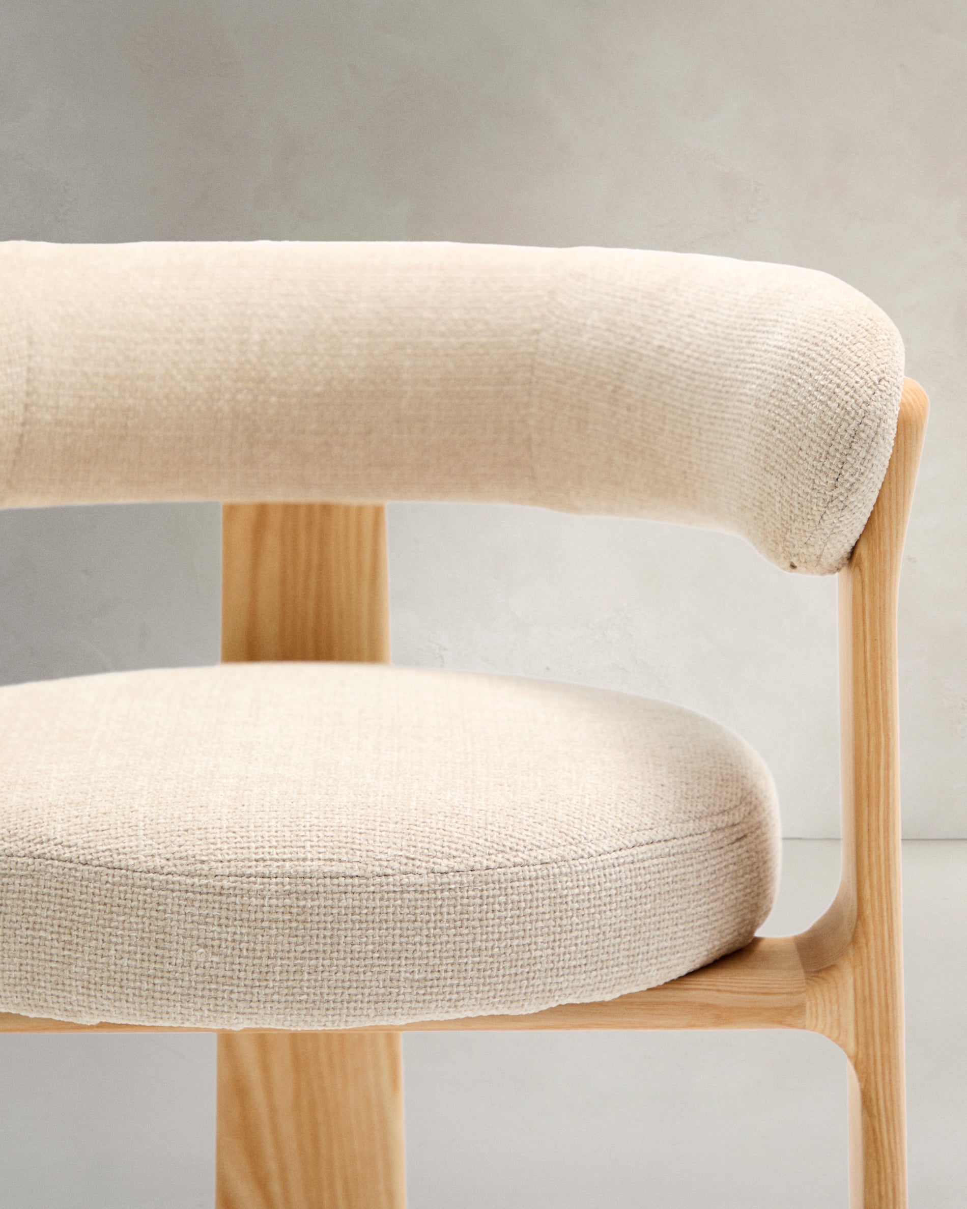 Granite 3-legged chair in beige chenille and solid ash wood in a natural tone finish FSC 100% - Detail