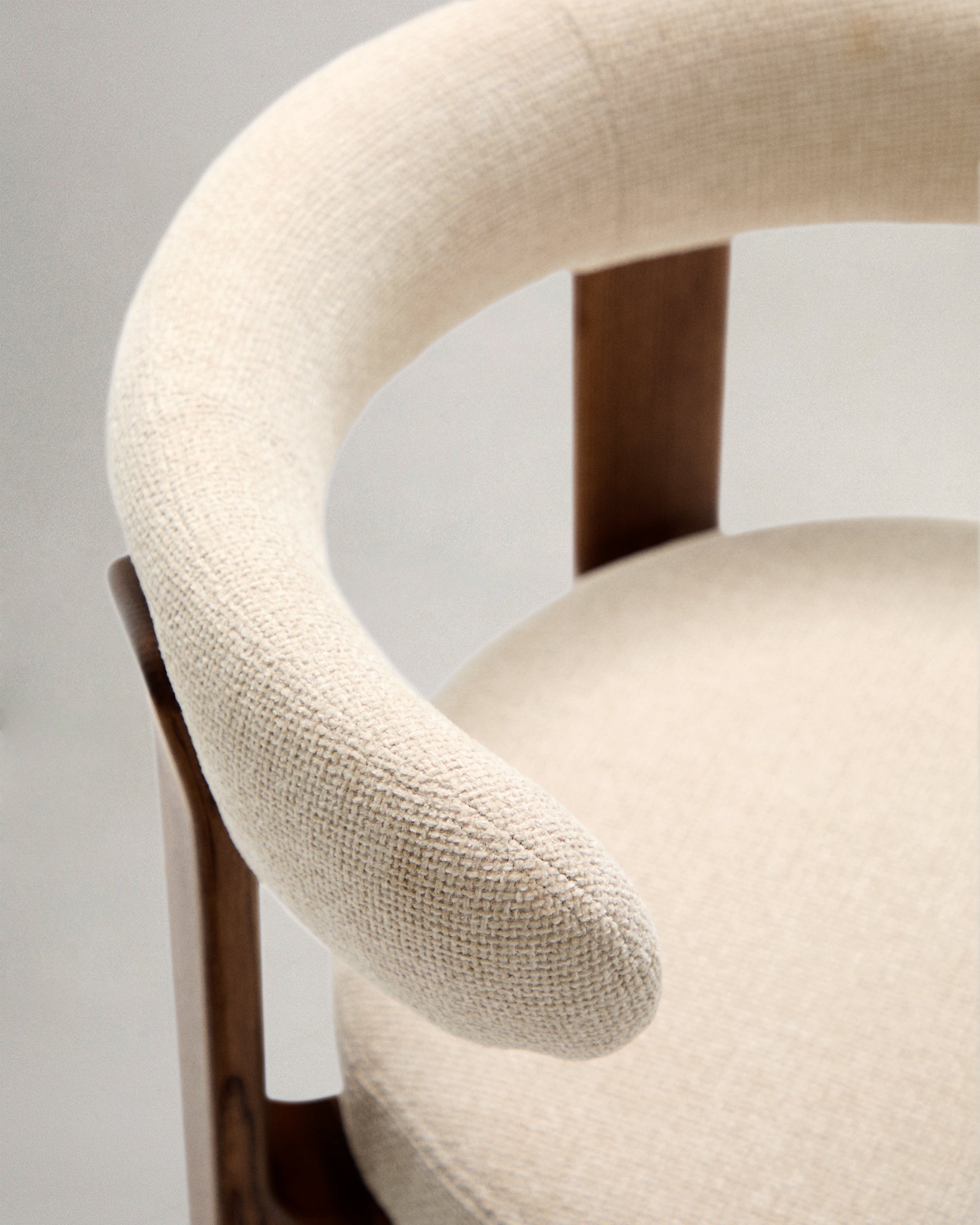 Granite fire-retardant chair in beige chenille and solid ash wood with walnut-coloured finish FSC 100% - Detail