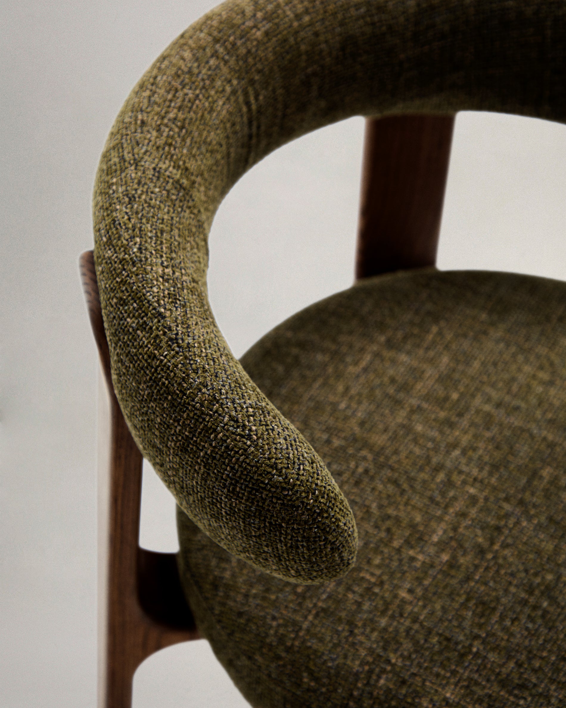 Granite chair in green chenille and with solid ash wood in a walnut finish FSC 100% - Detail