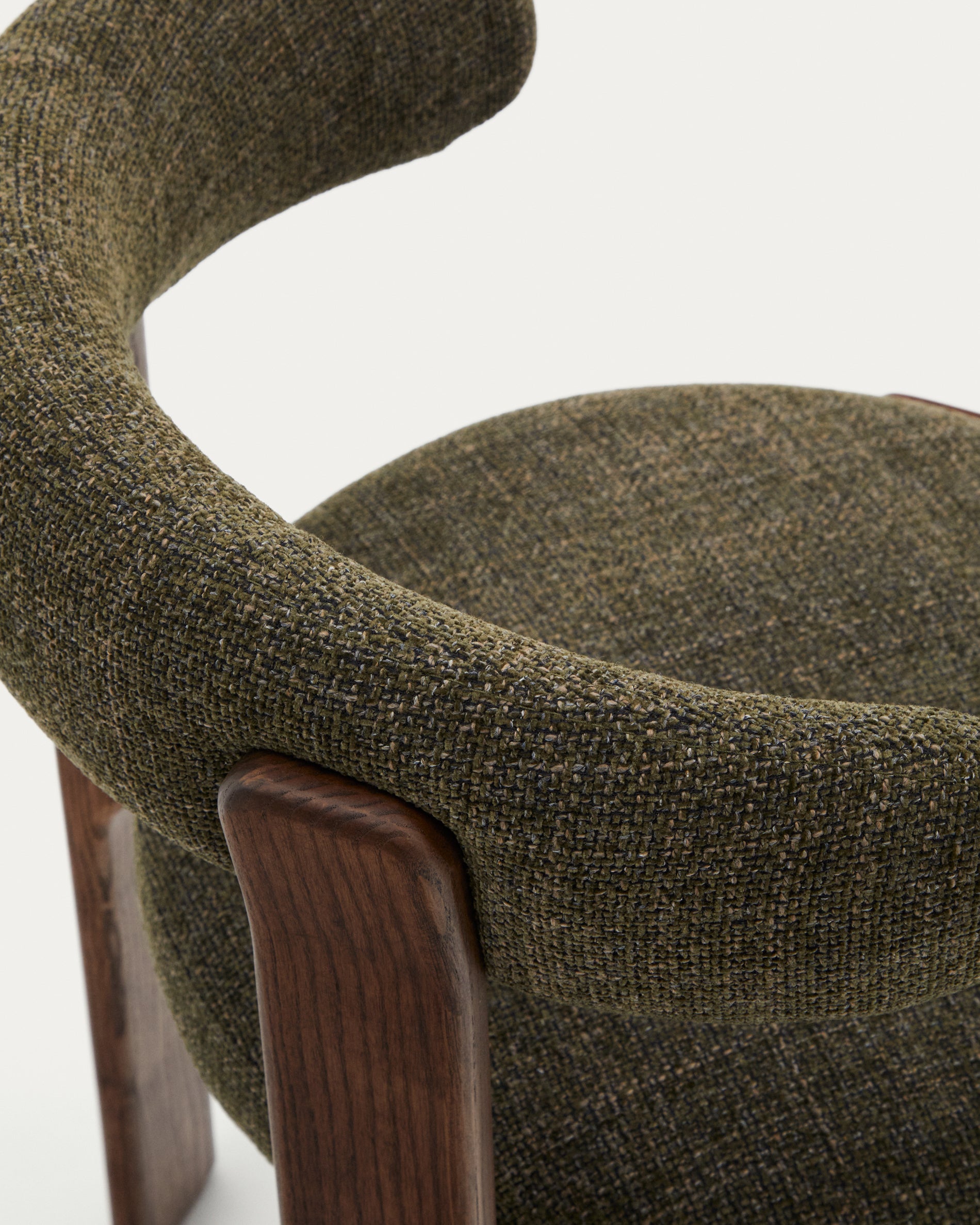 Granite chair in green chenille and with solid ash wood in a walnut finish FSC 100% - Detail