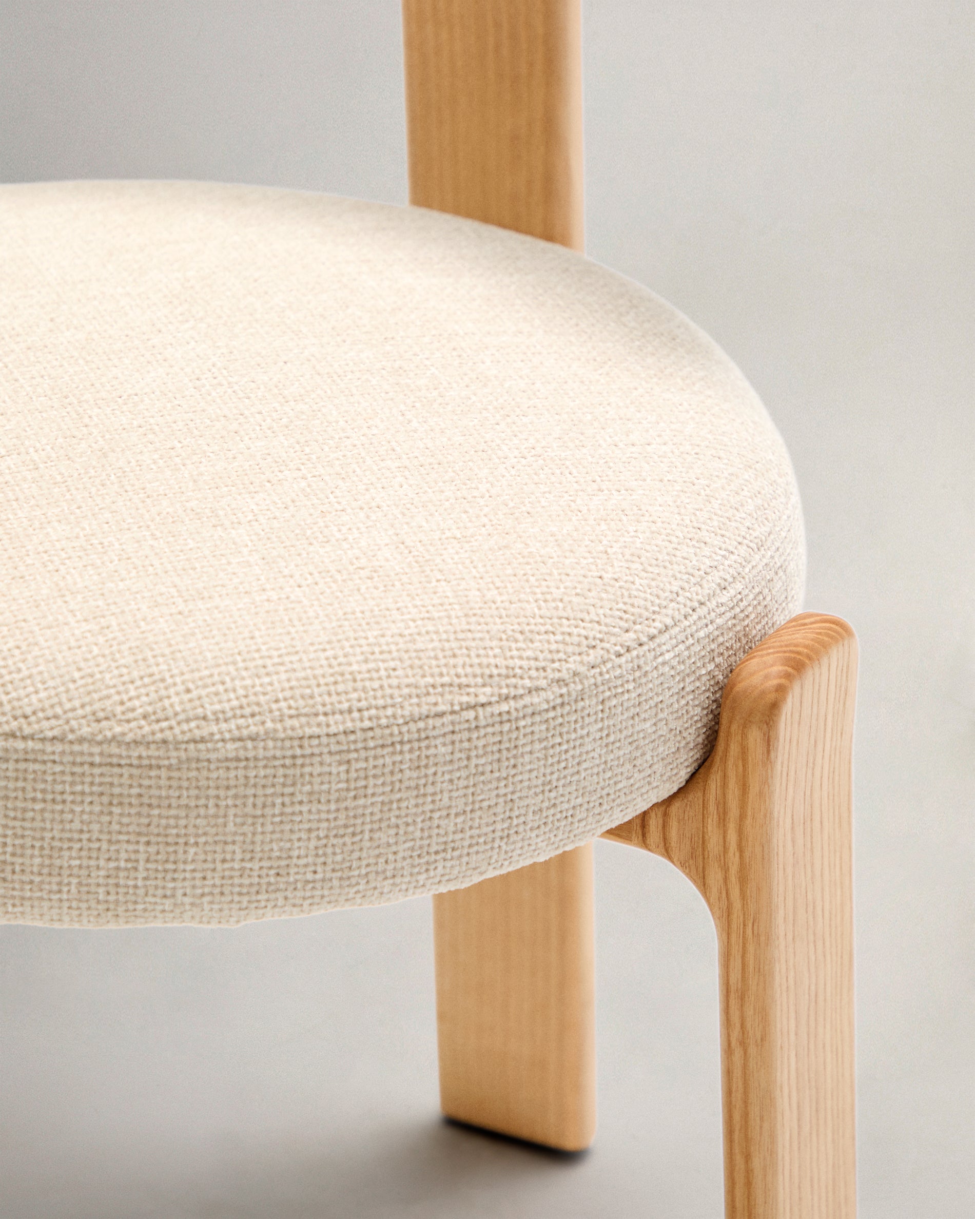 Granite fire-retardant chair in beige chenille and solid ash wood with natural-coloured finish FSC 100% - Detail