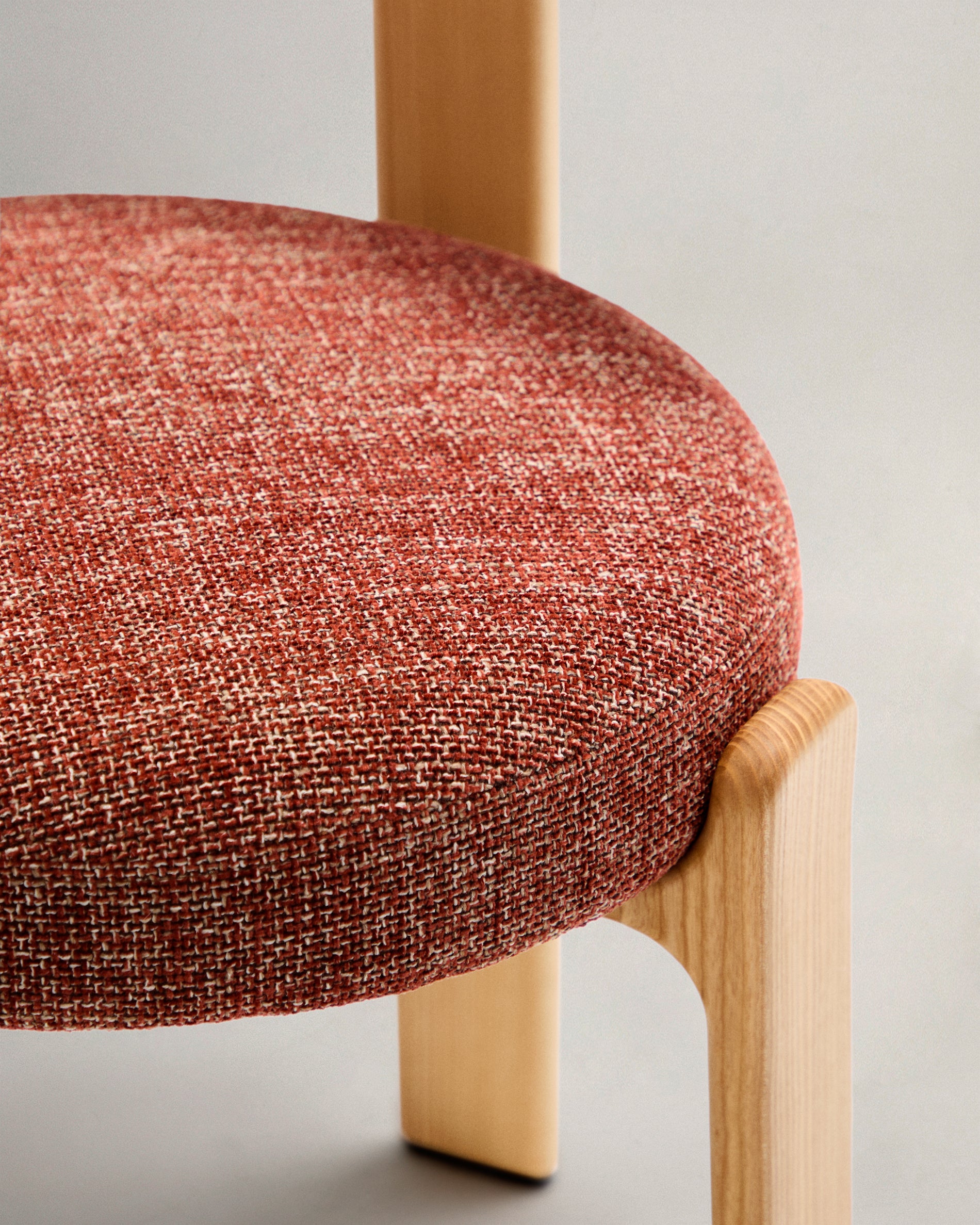 Granite chair terracotta-coloured chenille and solid ash wood in a natural tone finish FSC 100% - Detail