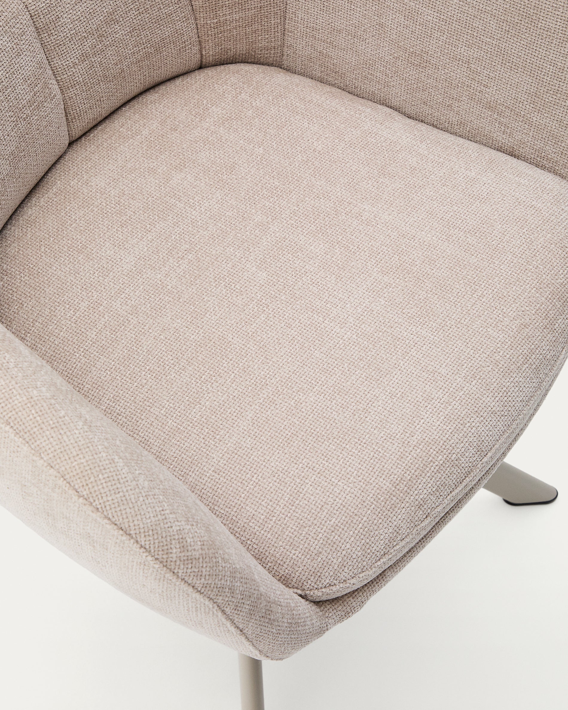 Dorina swivel chair in beige chenille and steel legs in a beige finish - Detail
