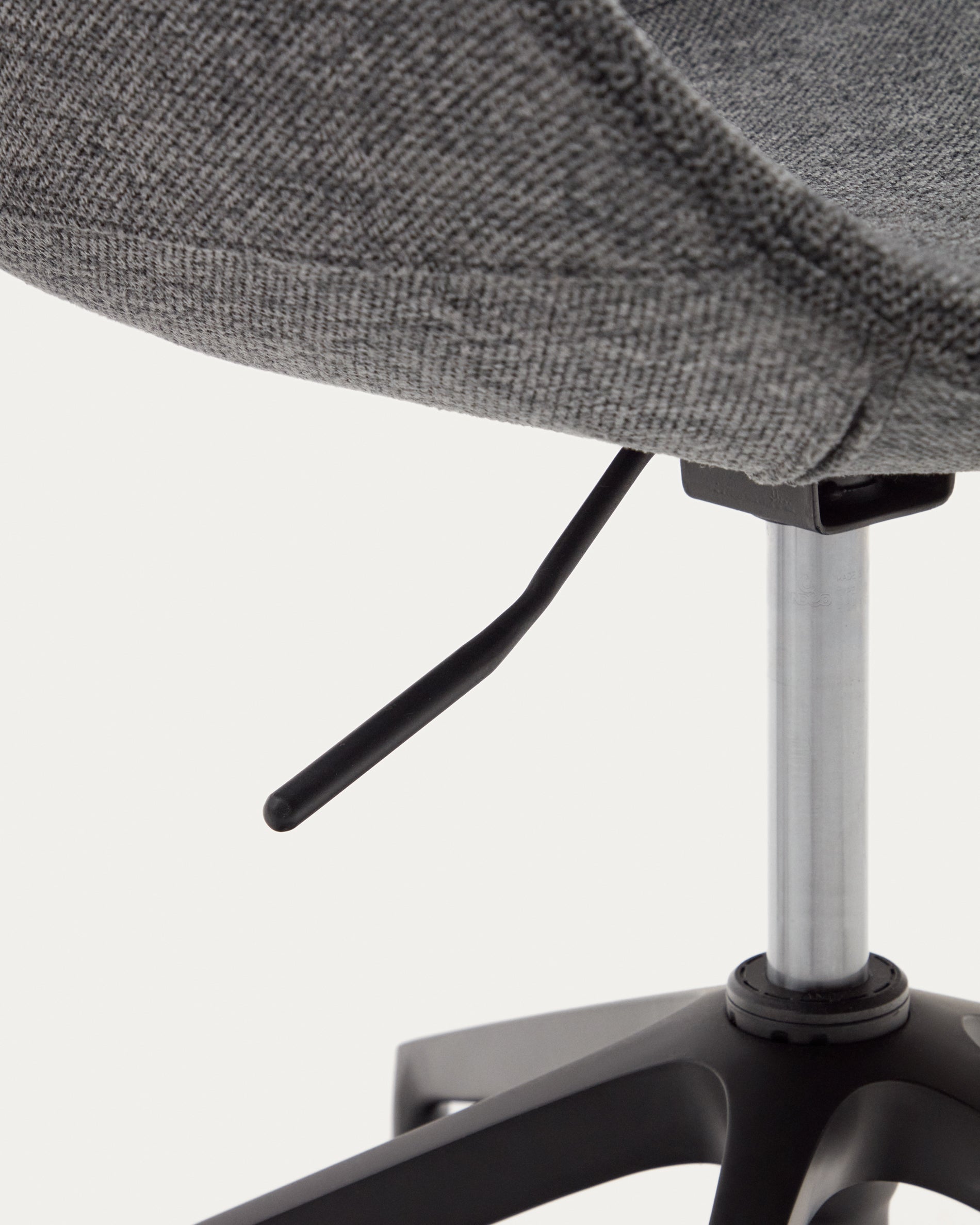 Tissiana dark grey and aluminium desk chair with matt black finish - Detail