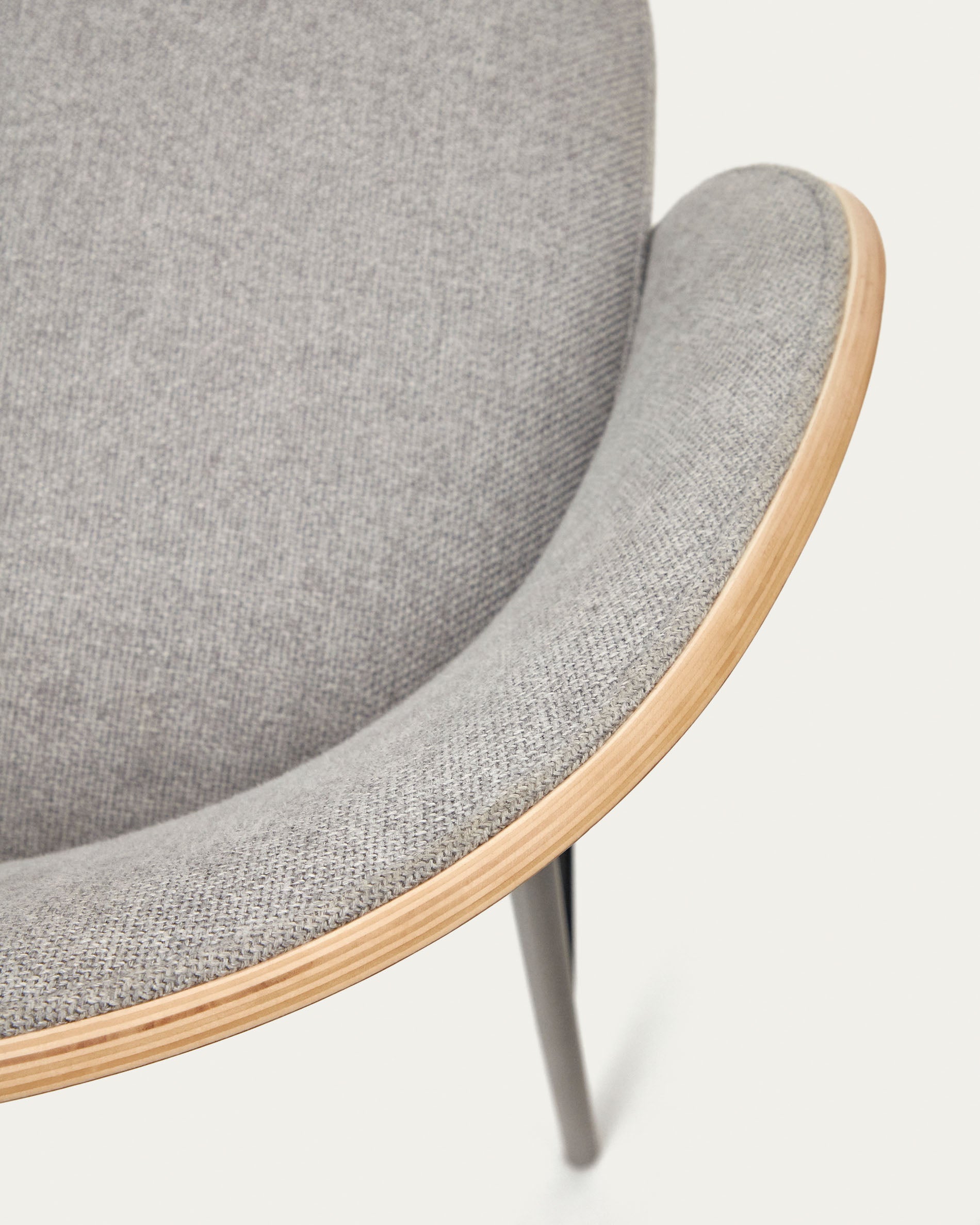 Eamy stool light grey chenille and ash wood veneer with a natural finish and black metal, 77 cm - Detail