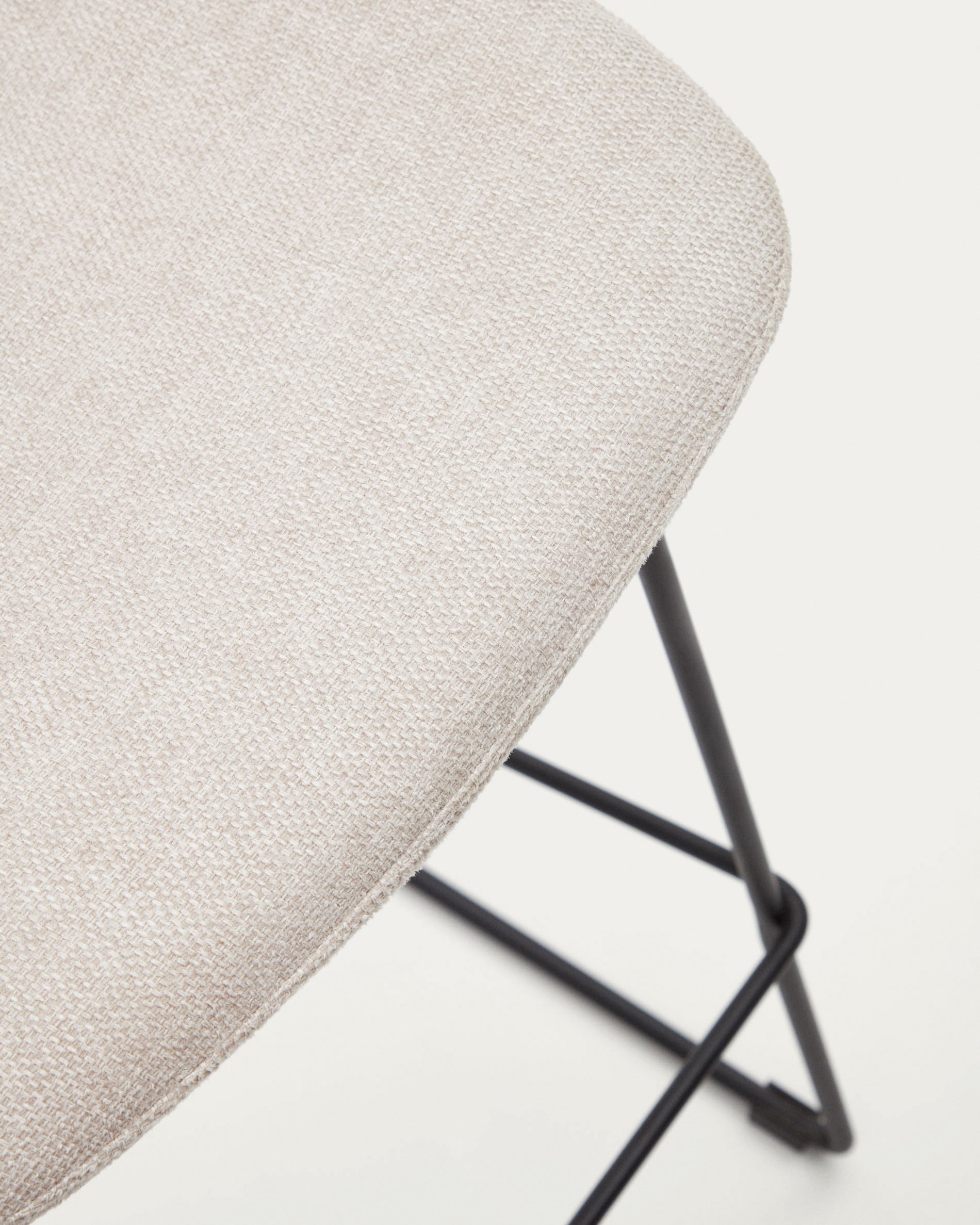 Zahara beige stool with steel in a black finish, height 76 cm - Detail