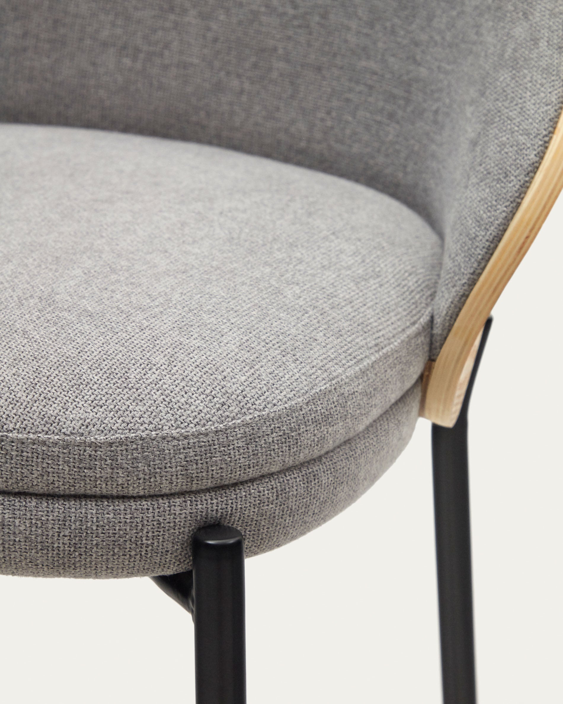 Eamy stool light grey chenille and ash wood veneer with a natural finish and black metal, 65 cm - Detail