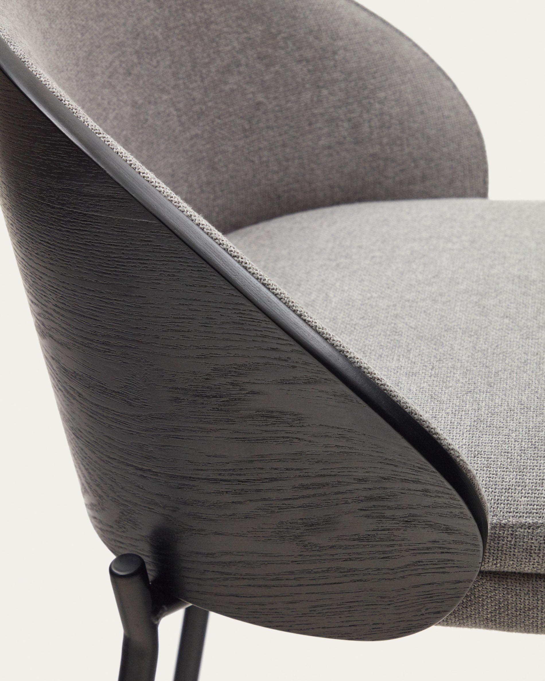 Eamy stool light grey chenille and ash wood veneer with a black finish and black metal, 65 cm - Detail
