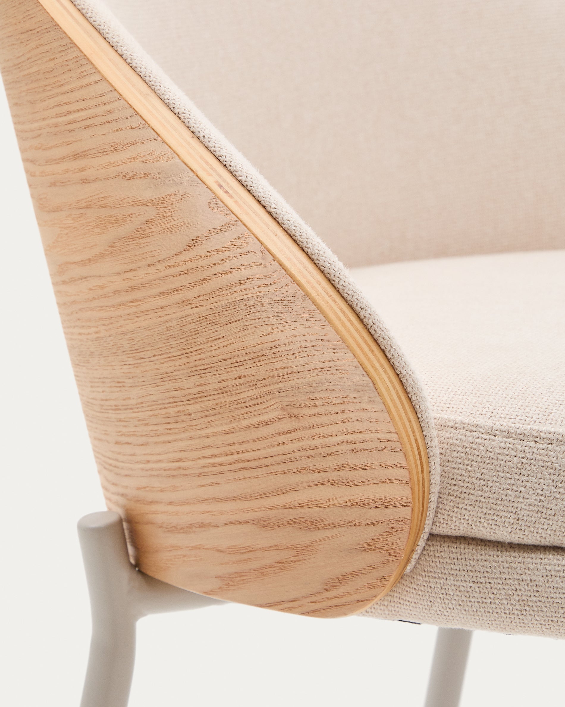 Eamy stool in beige chenille, in a natural finish ash veneer and beige metal and a height of 77 cm - Detail