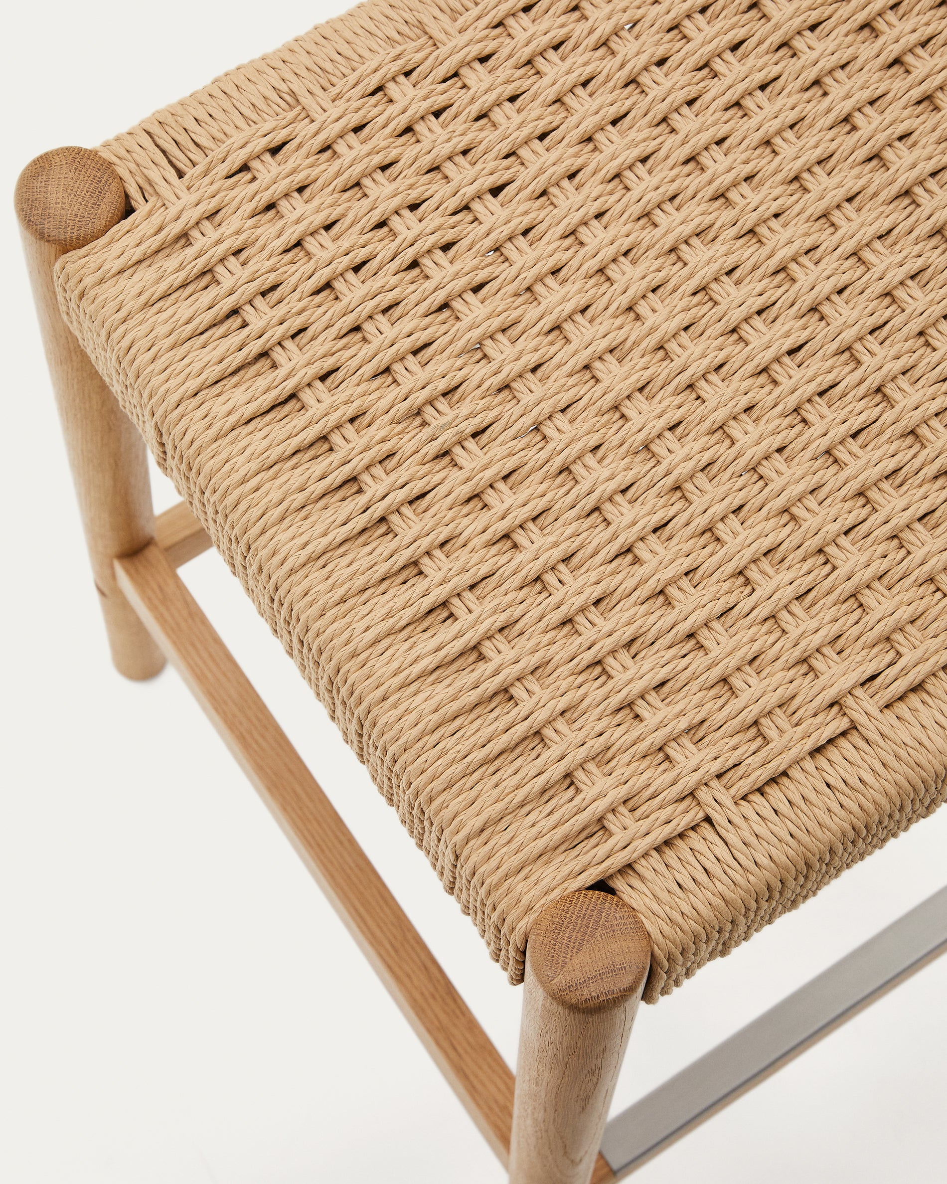 Yalia stool in solid oak wood in a natural finish and rope cord, height 65 cm FSC 100% - Detail
