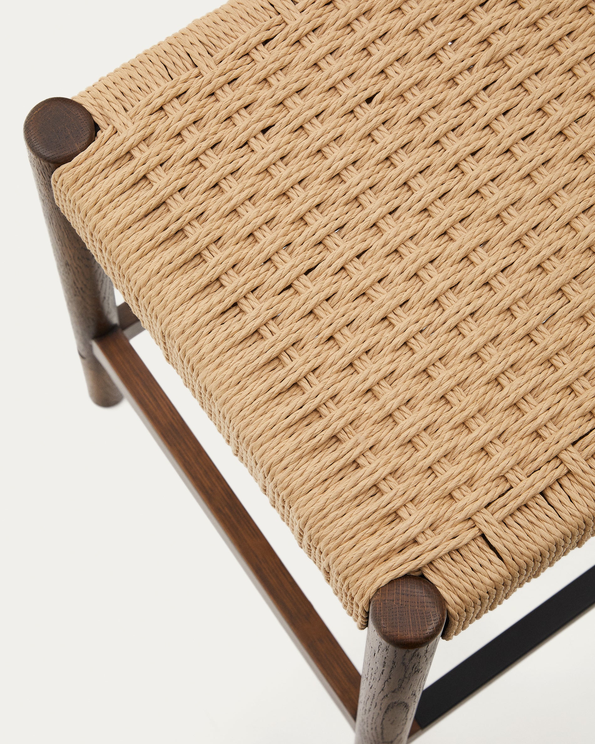 Yalia stool in solid oak wood in a walnut finish and rope cord, height 65 cm FSC 100% - Detail