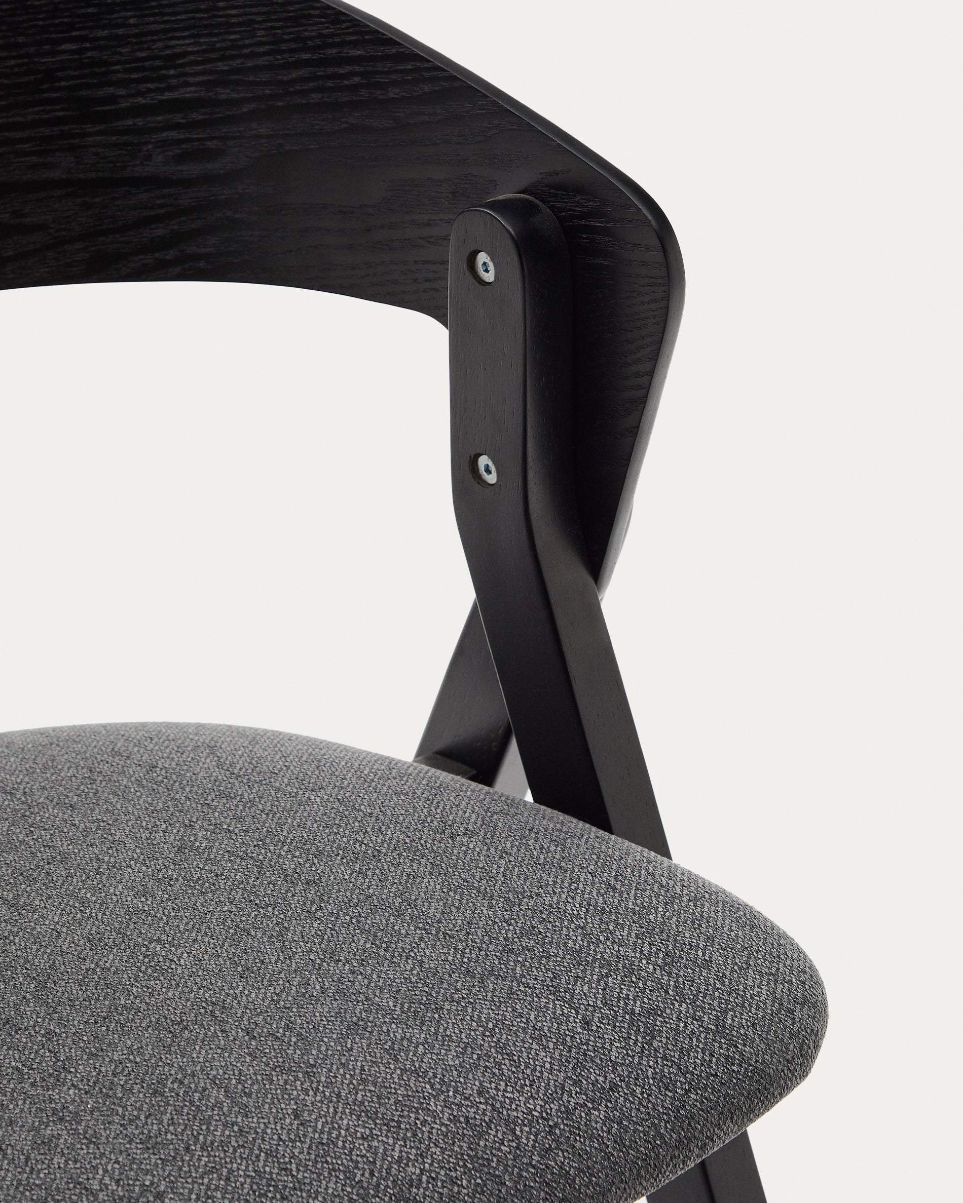 Godia chair in ash veneer with a black finish and grey chenille - Detail