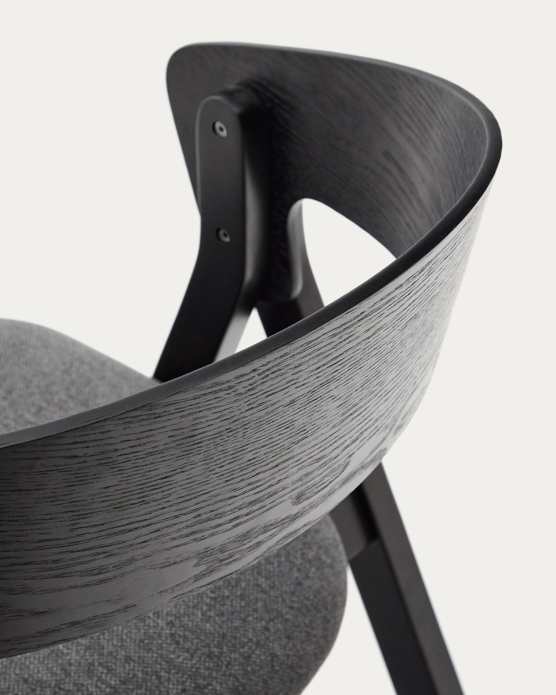 Godia chair in ash veneer with a black finish and grey chenille - Detail