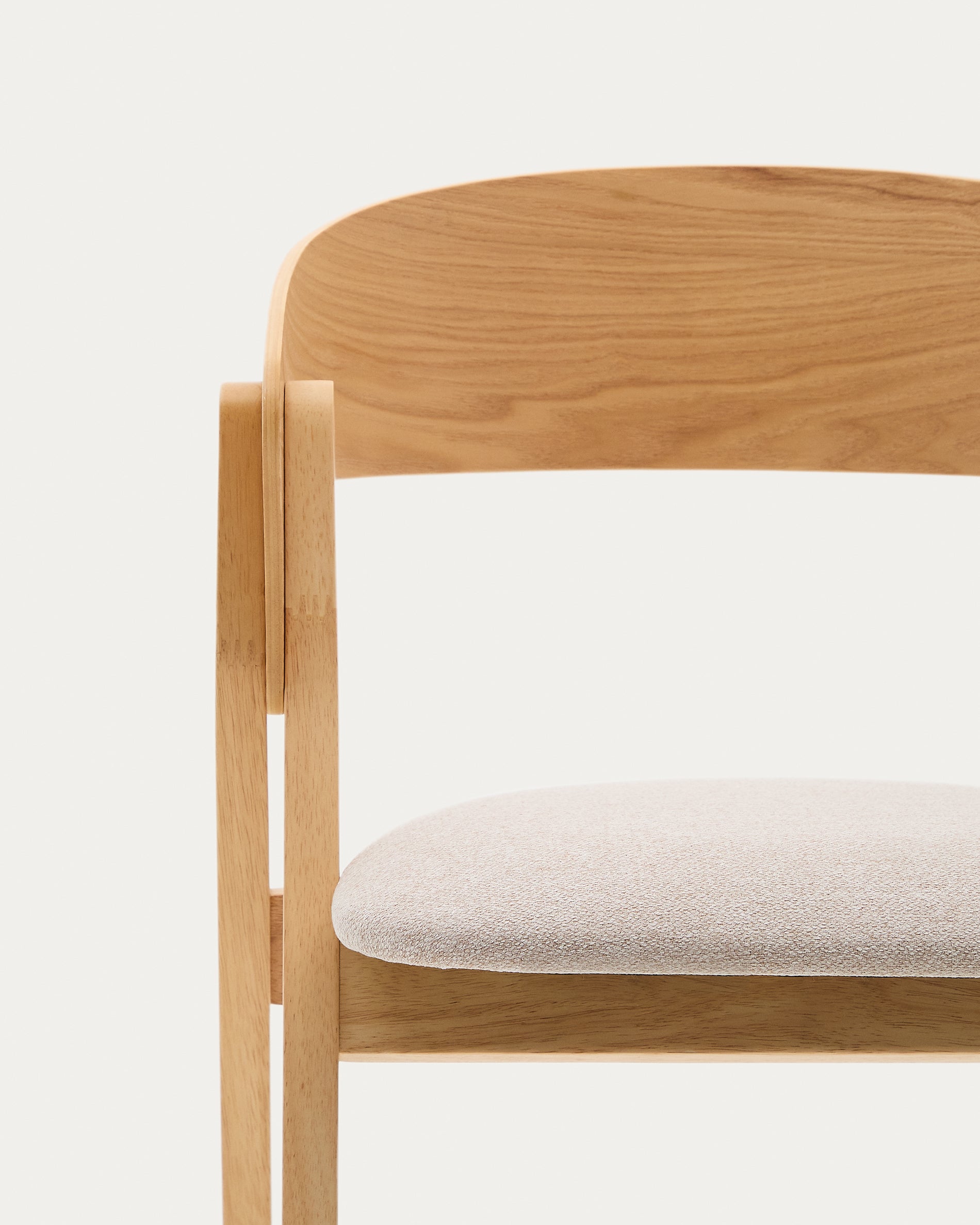 Godia chair in ash veneer with a natural finish and beige chenille - Detail