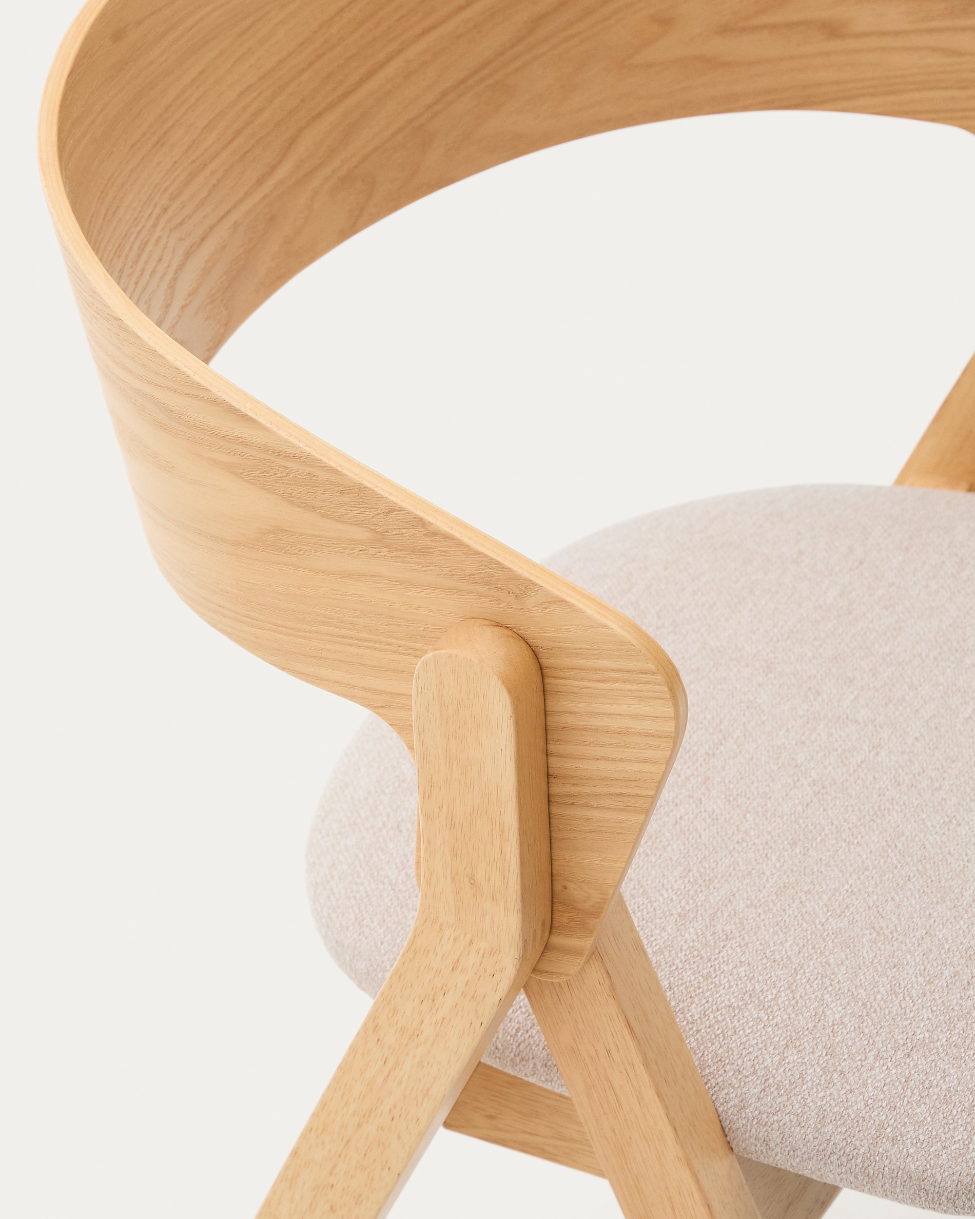 Godia chair in ash veneer with a natural finish and beige chenille - Detail