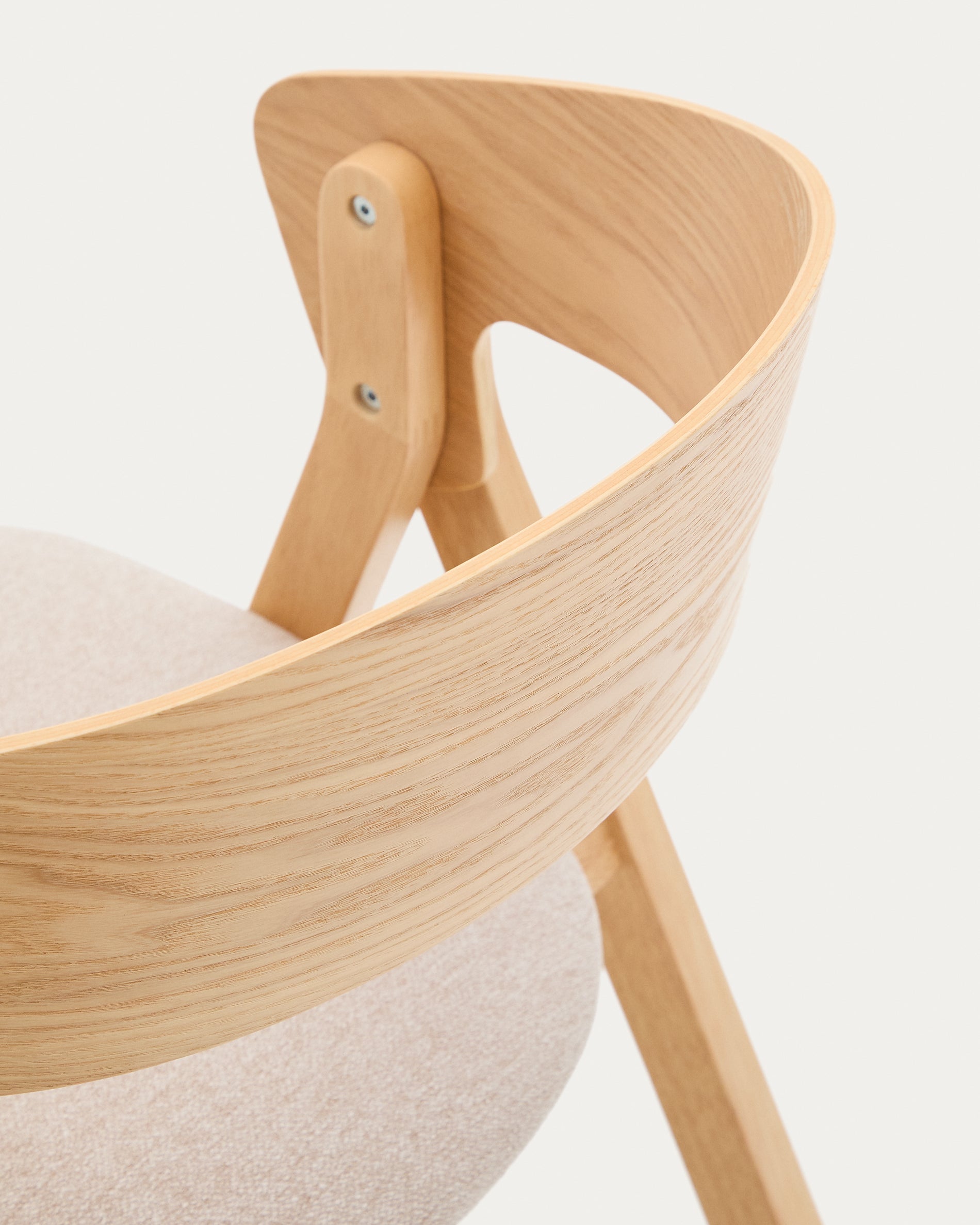 Godia chair in ash veneer with a natural finish and beige chenille - Detail