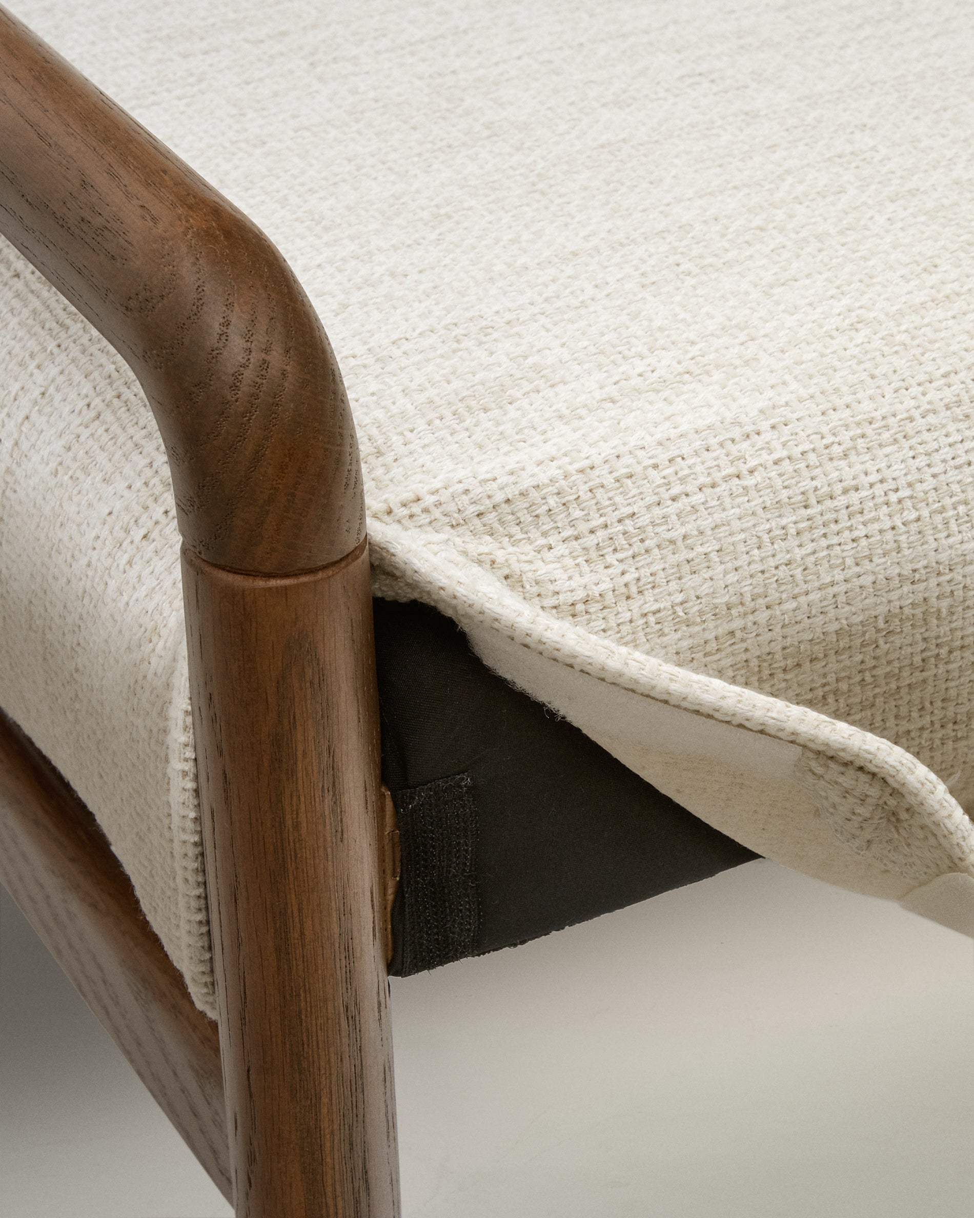 Macaret bench with removable cover solid oak wood with walnut finish 120 cm FSC Mix Credit - Detail