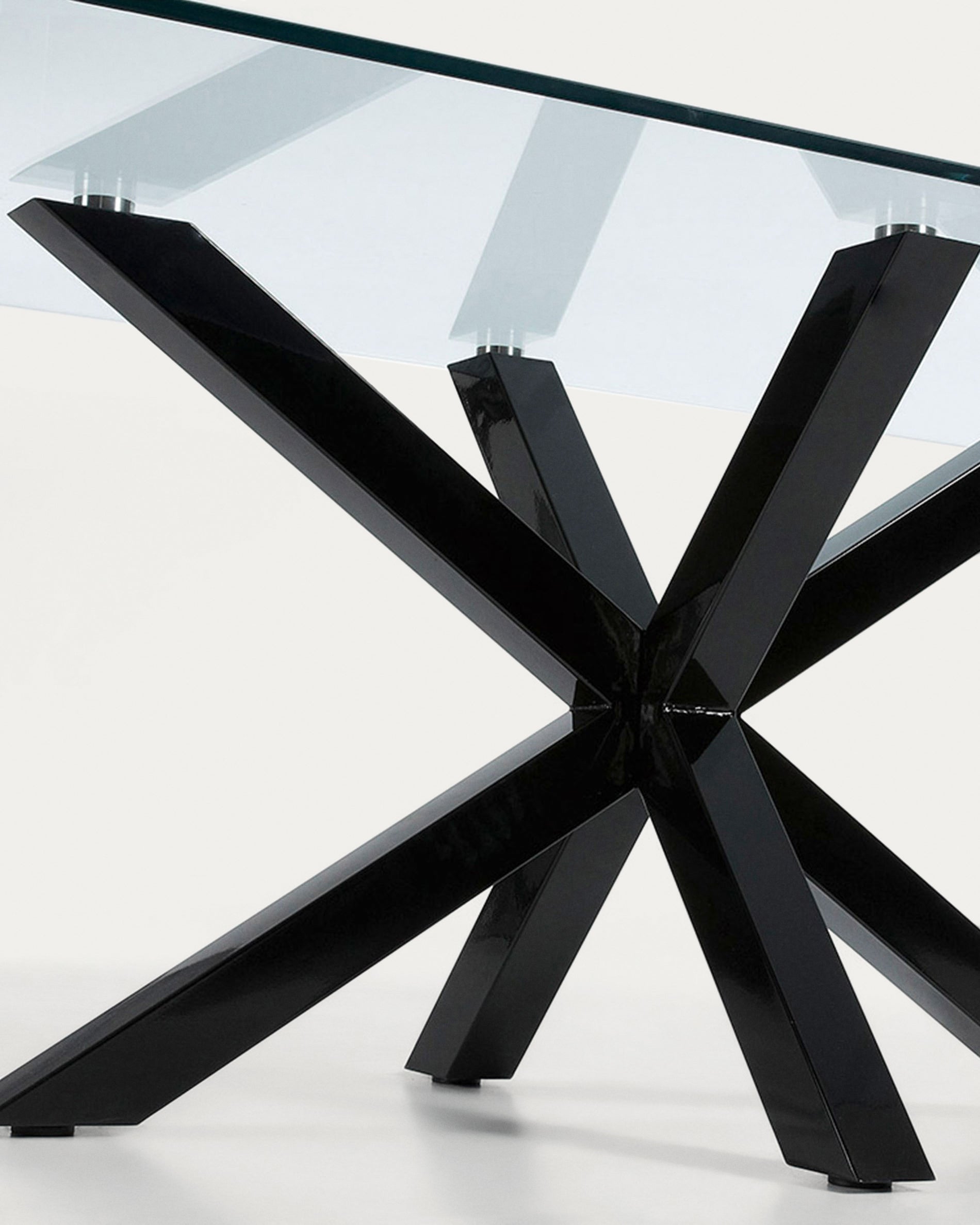 Argo glass table with steel legs with black finish 160 (90) x 90 cm - Detail