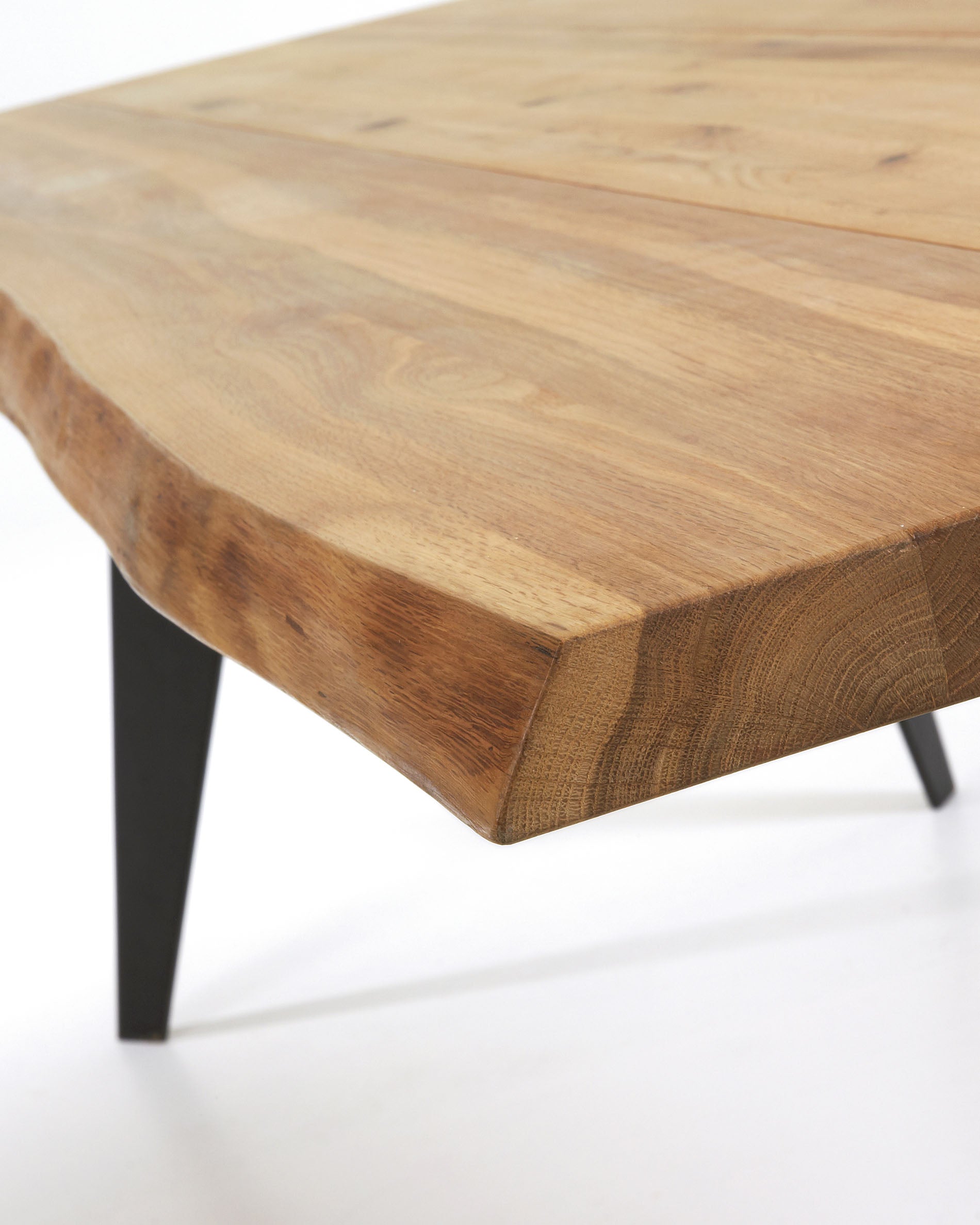 Koda oak veneer table with natural finish and steel legs with black finish 180 x 100 cm - Detail