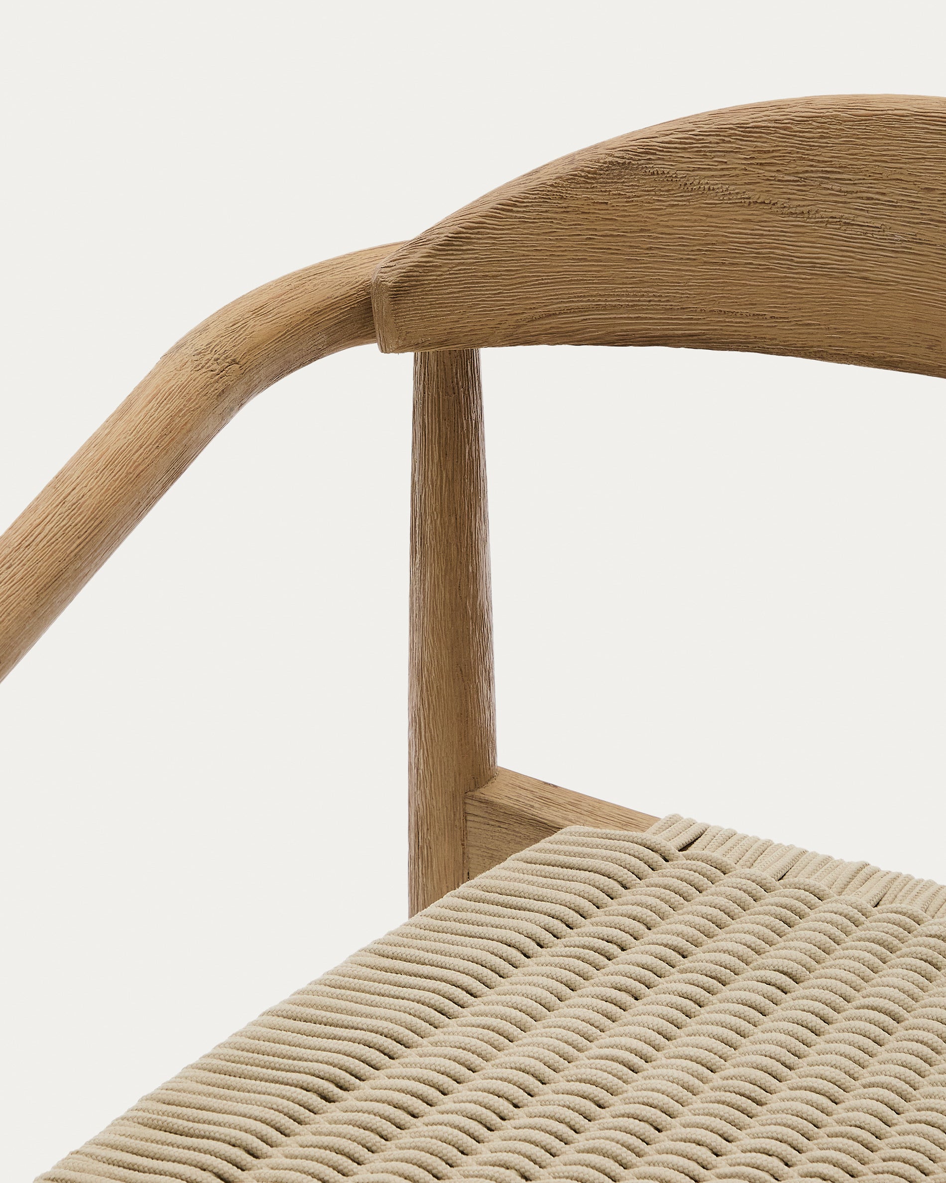 Nina stackable chair made of FSC 100% solid acacia wood and ecru rope cord - Detail
