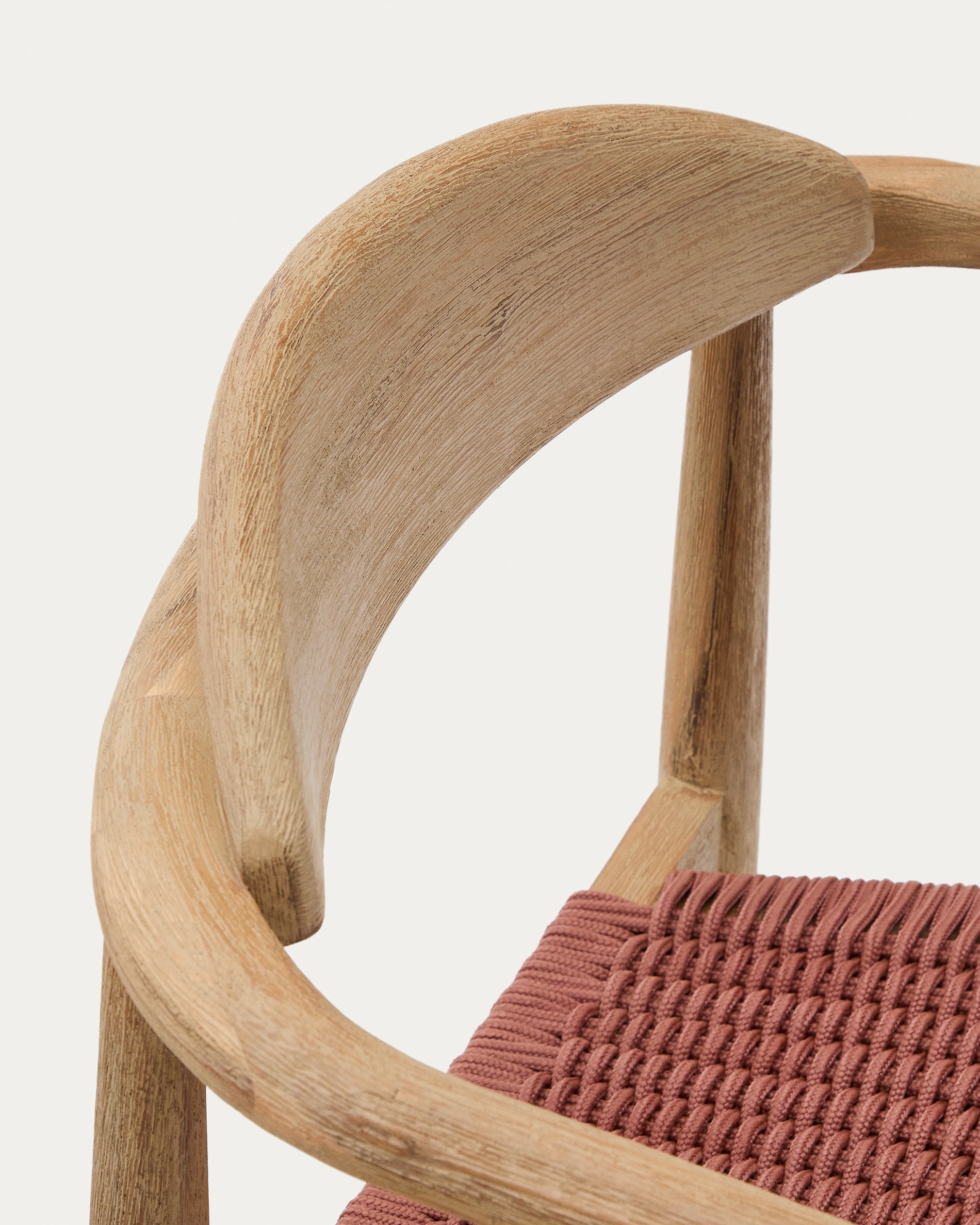 Nina stackable chair in solid acacia wood and terracotta rope seat FSC 100% - Detail