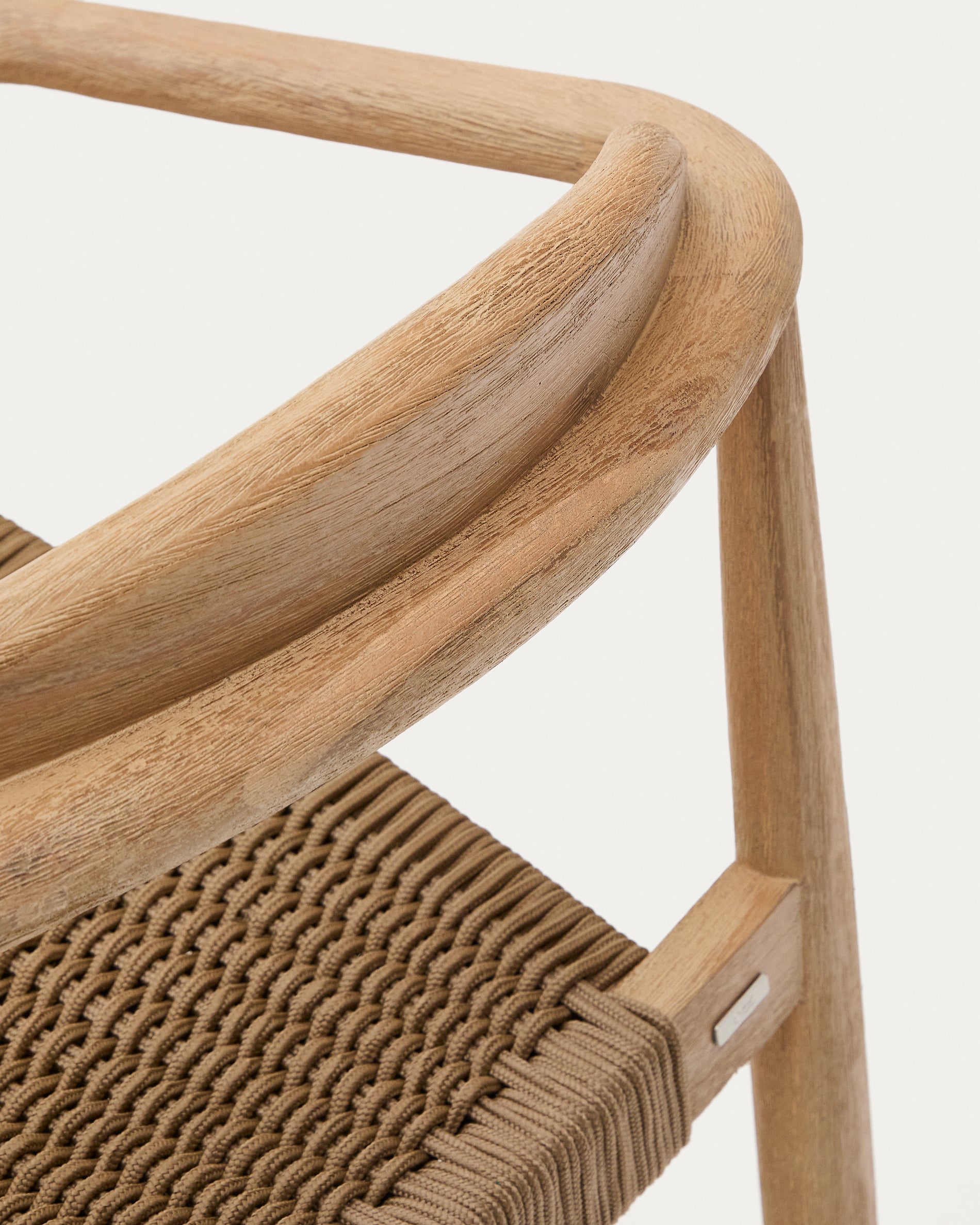 Nina stackable chair in solid acacia wood and beige rope seat FSC 100% - Detail