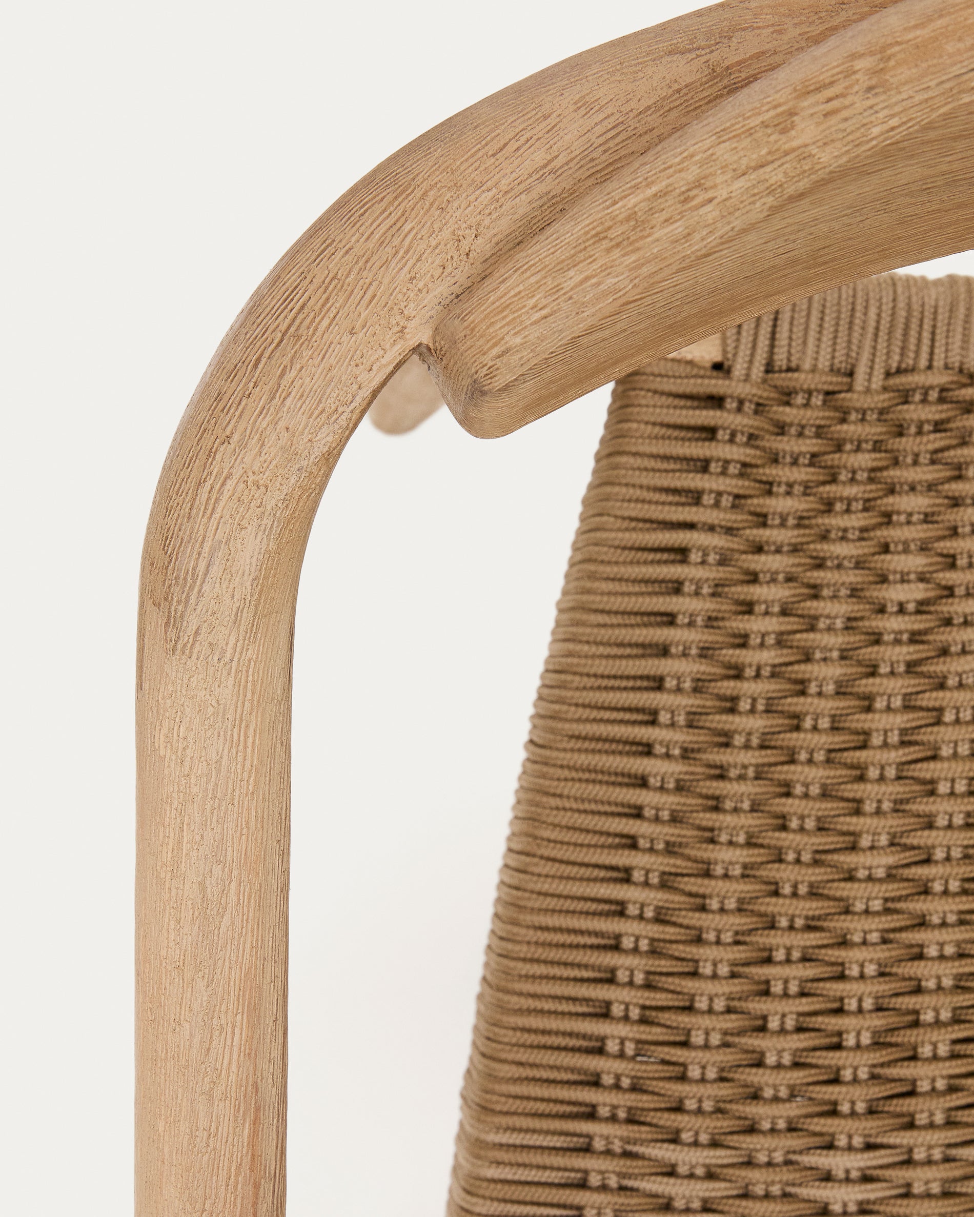 Nina stackable chair in solid acacia wood and beige rope seat FSC 100% - Detail
