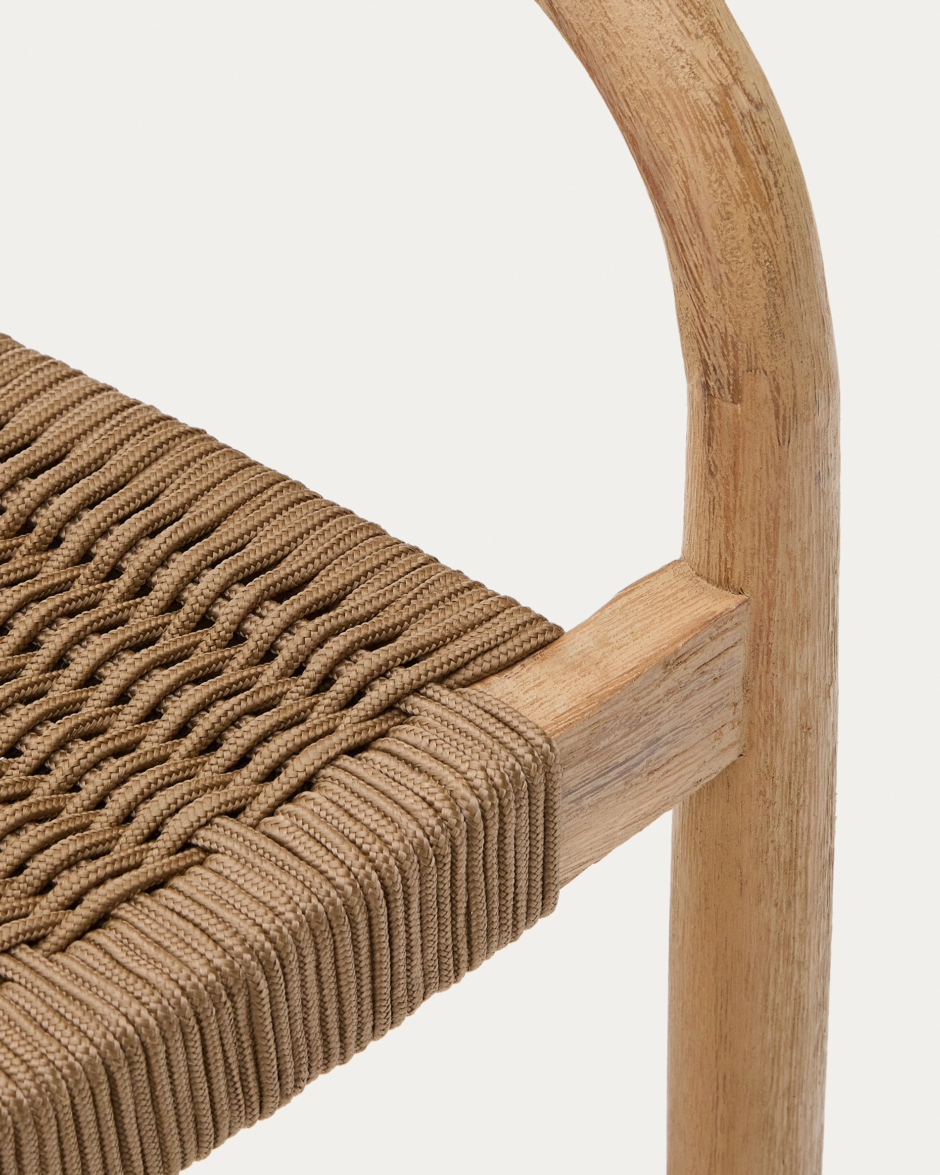 Nina stackable chair in solid acacia wood and beige rope seat FSC 100% - Detail