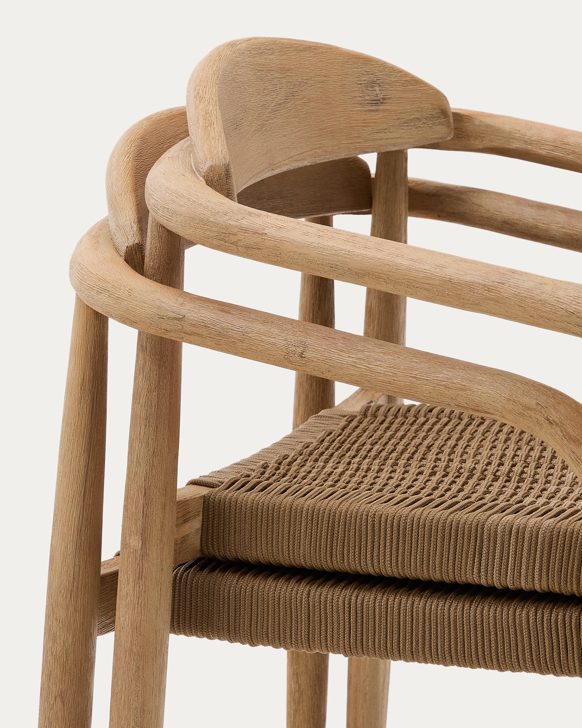 Nina stackable chair in solid acacia wood and beige rope seat FSC 100% - Detail