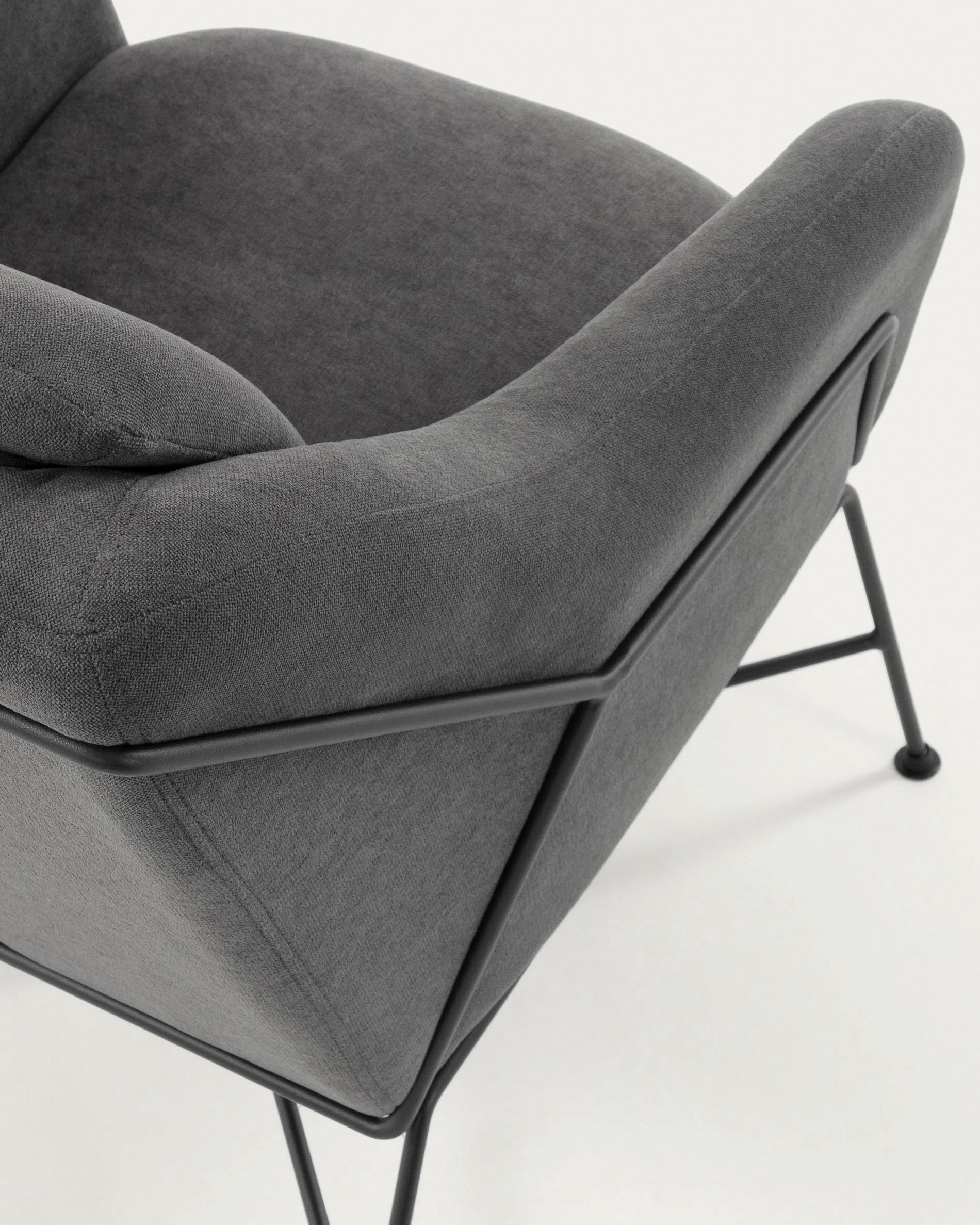 Brida armchair in dark grey with steel structure in black finish. - Detail