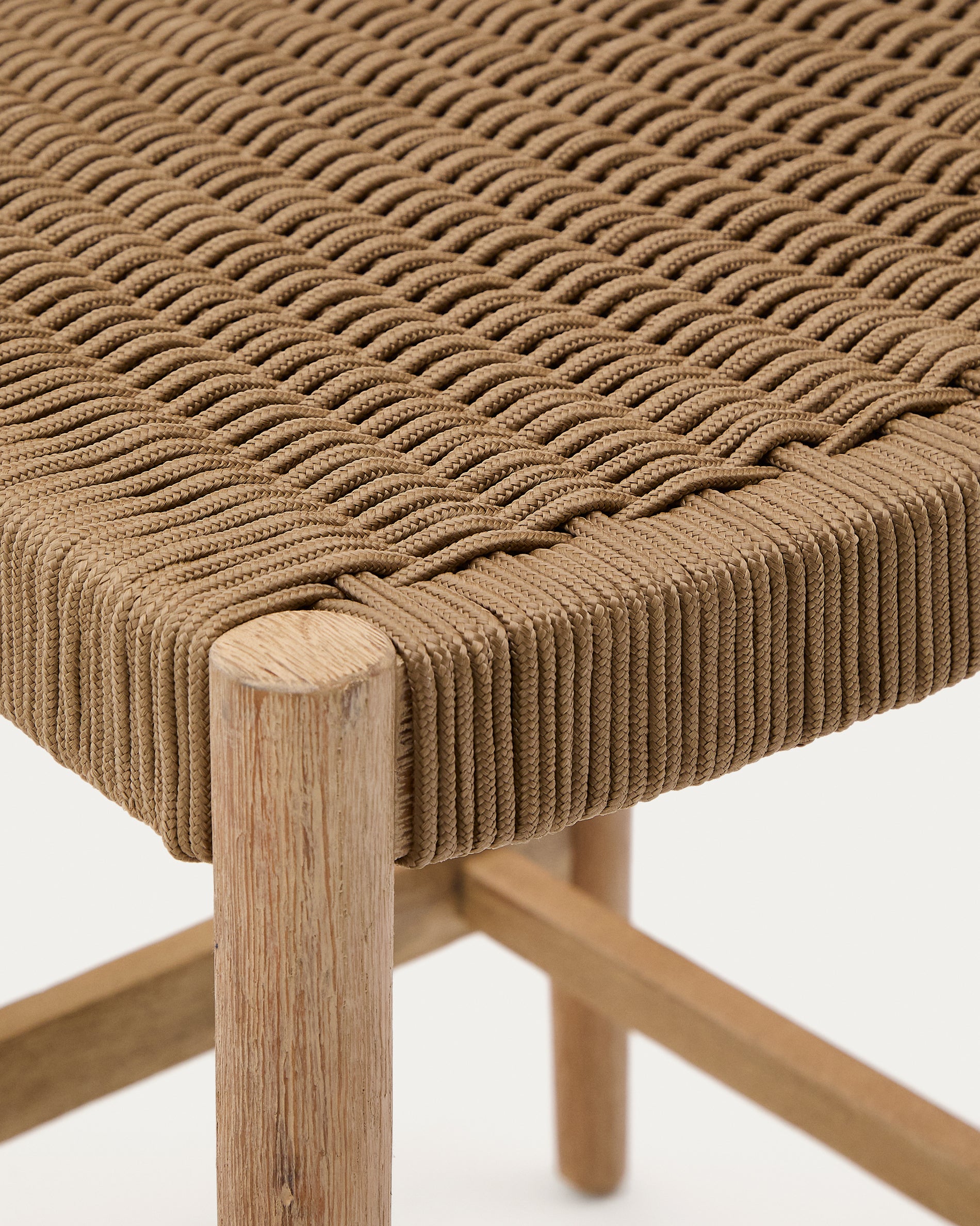 Nina stool in solid acacia wood height 62 cm - Detail