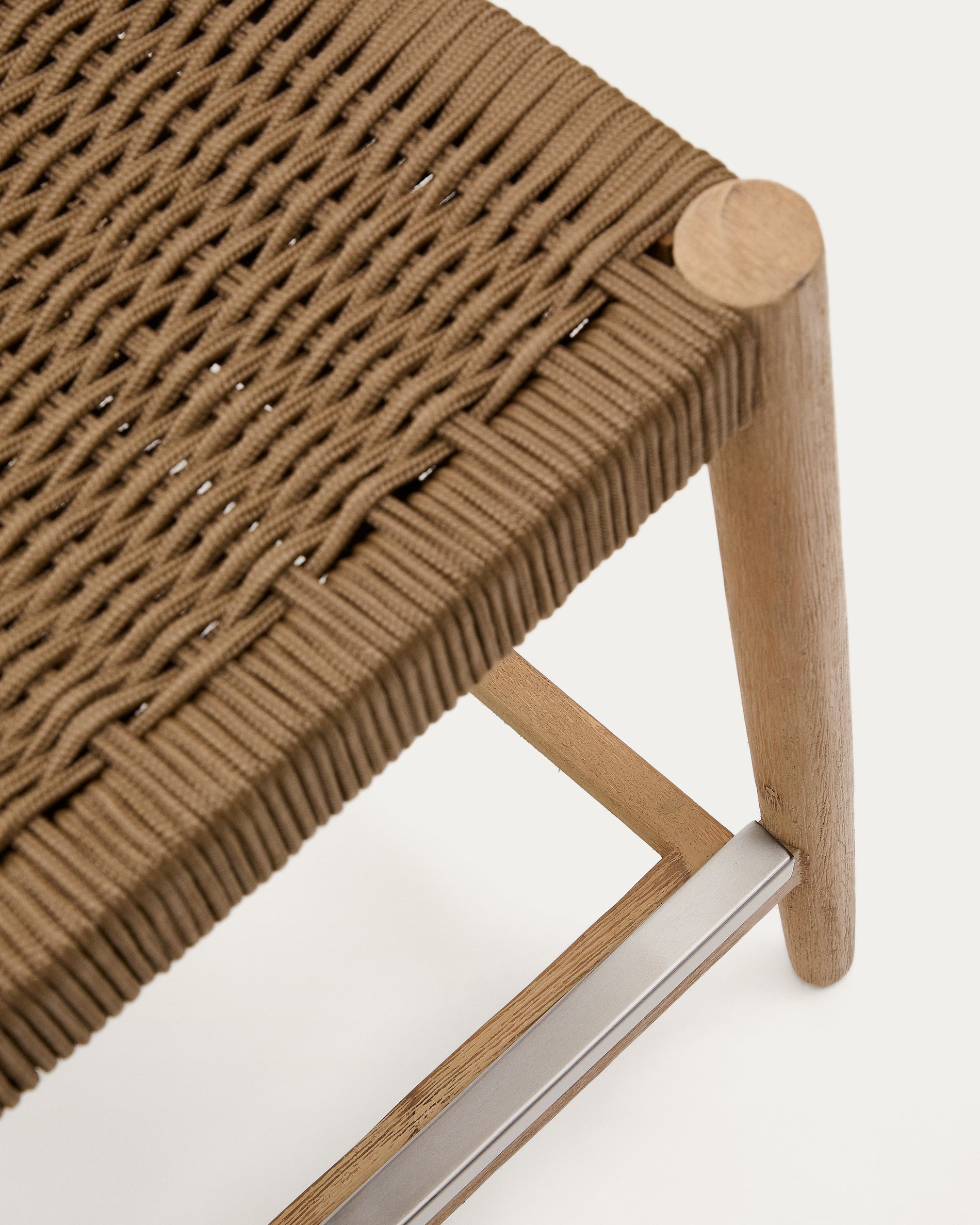 Nina stool in solid acacia wood height 62 cm - Detail