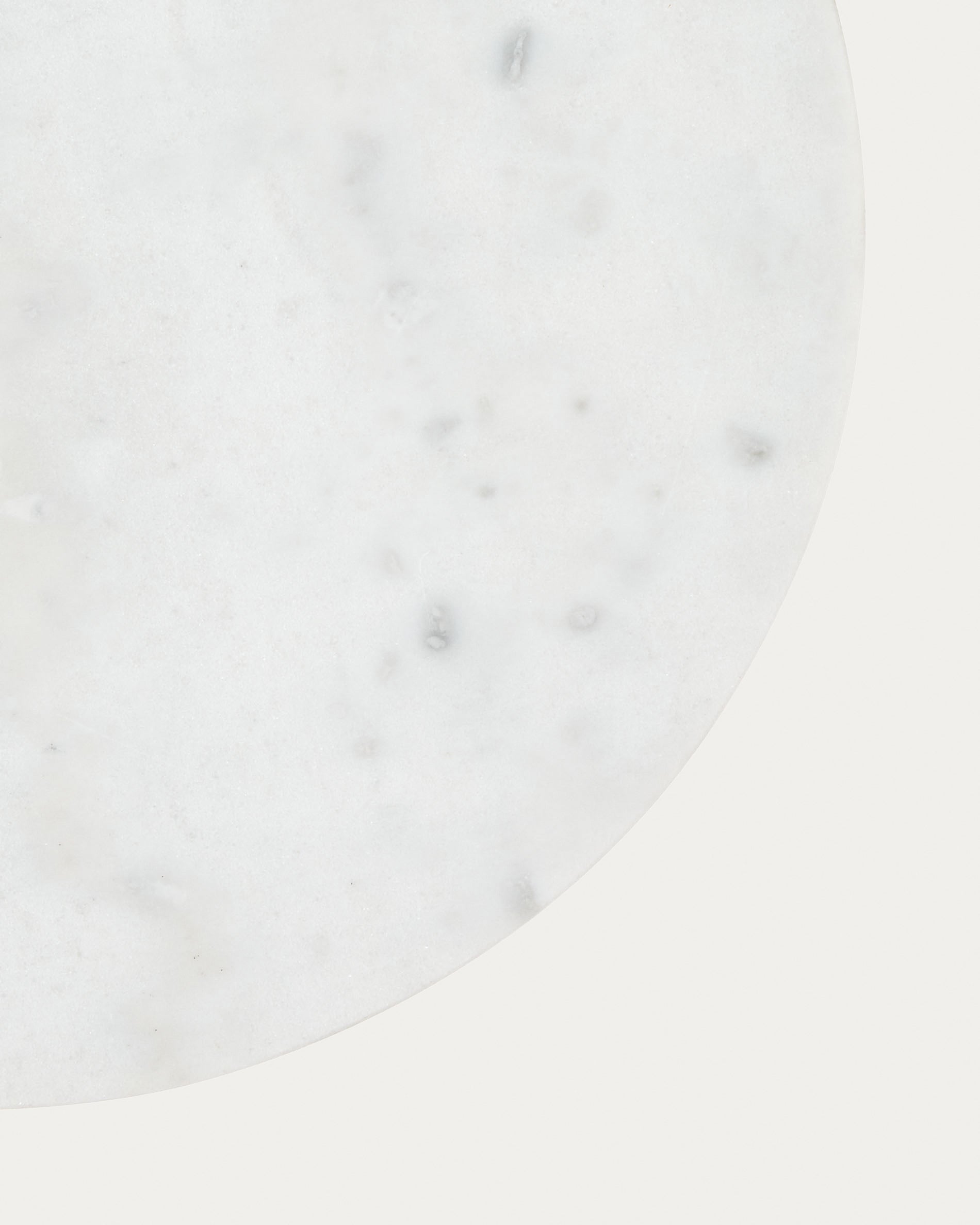 Sheffield side table in white marble and golden steel legs Ø 43 cm - Detail