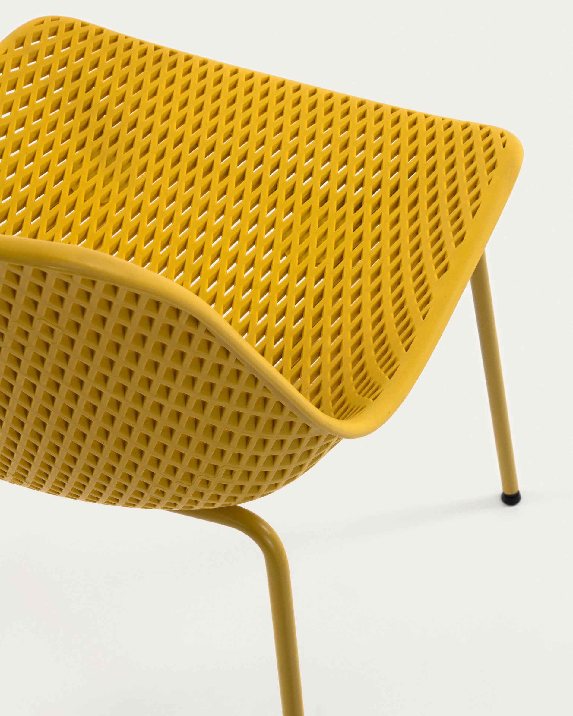 Quinby outdoor dining chair in yellow - Detail