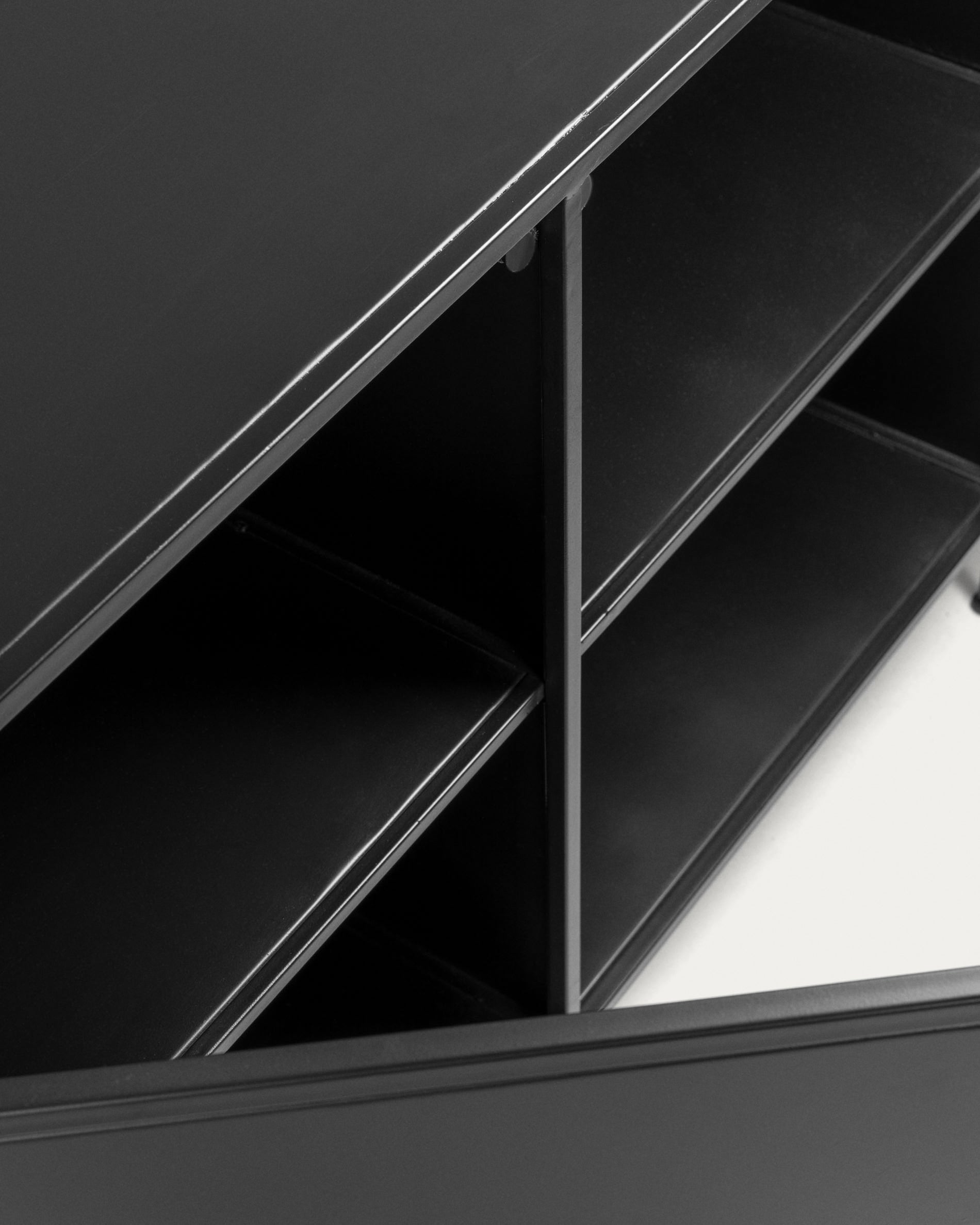 Shantay metal sideboard in a painted black finish with 3 doors, 160 x 72 cm - Detail