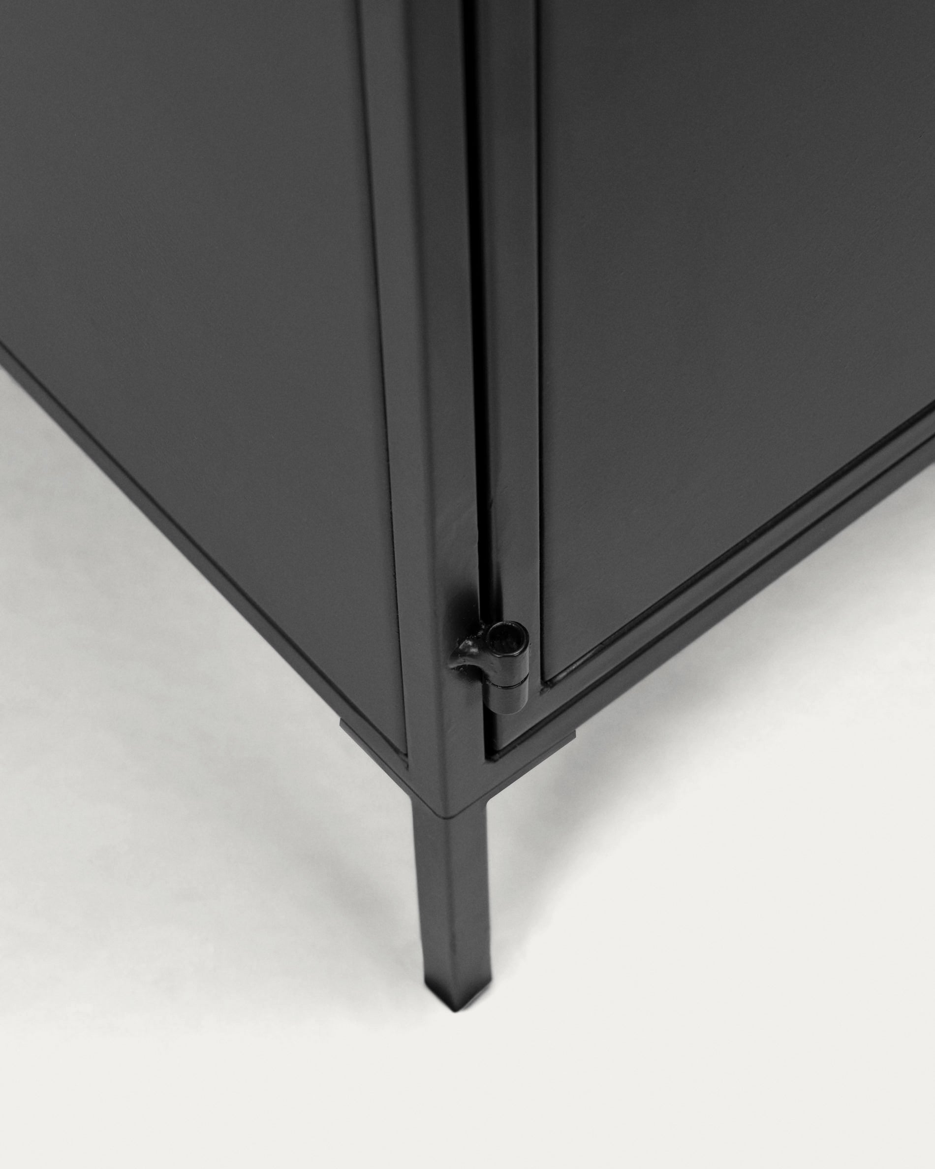 Shantay metal sideboard in a painted black finish with 3 doors, 160 x 72 cm - Detail