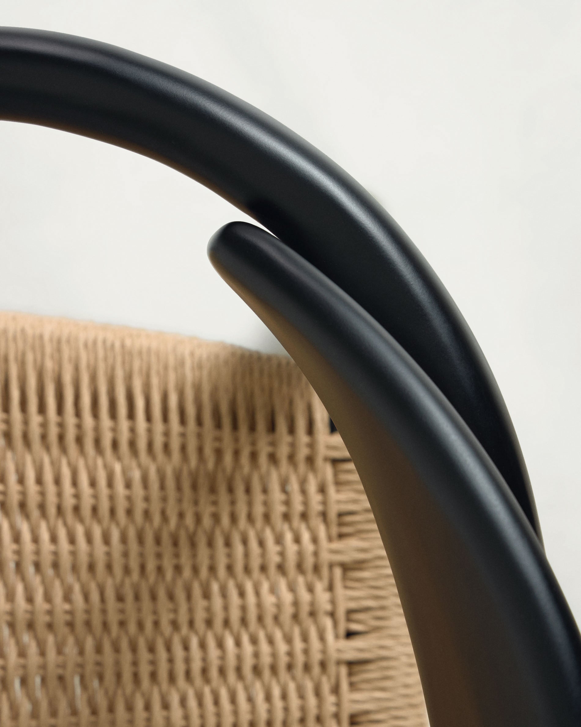Nina stackable chair solid acacia wood with black finish and beige paper rope seat FSC100% - Detail