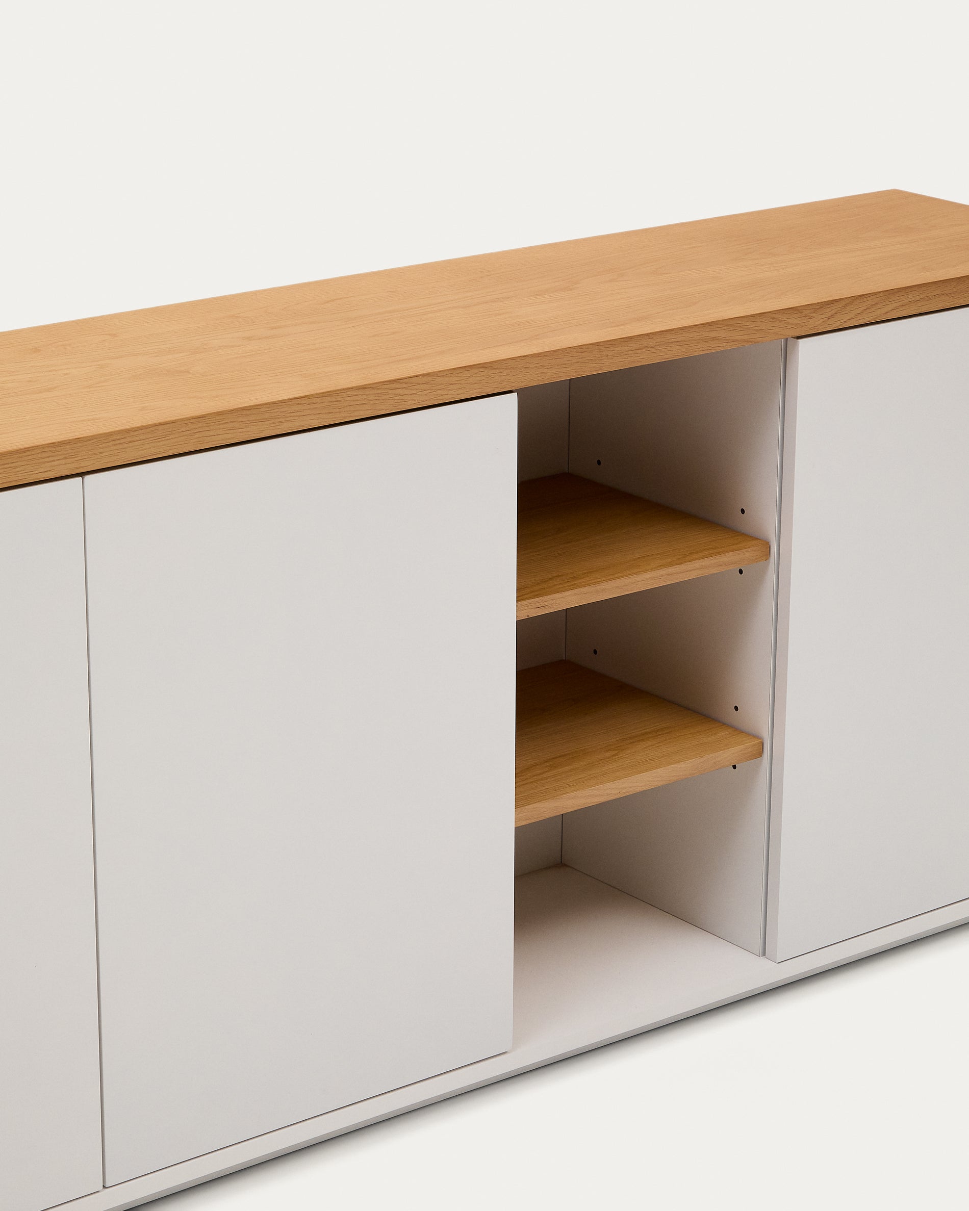 Abilen oak wood veneer 3 door sideboard with white lacquer, 180 x 75 cm FSC 100% - Detail